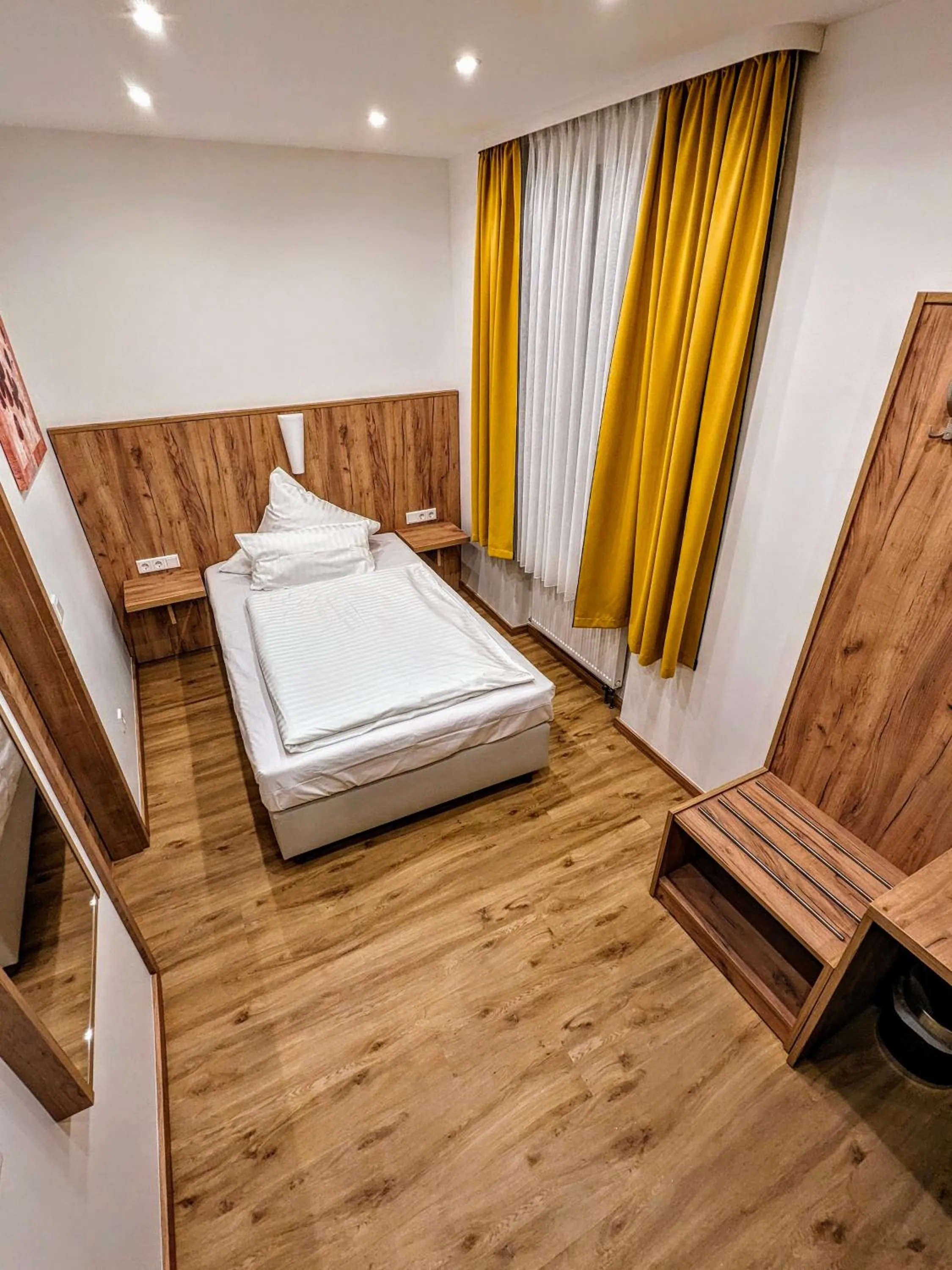 Bed in Hotel am Rathaus