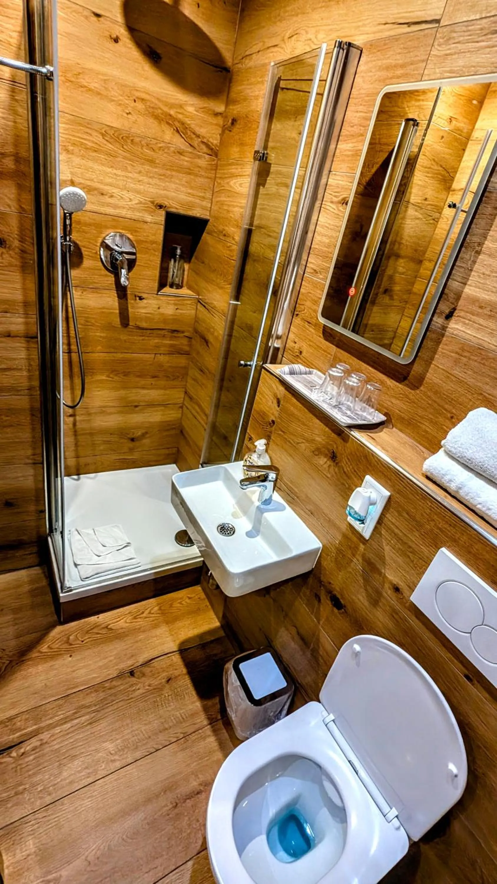 Shower in Hotel am Rathaus