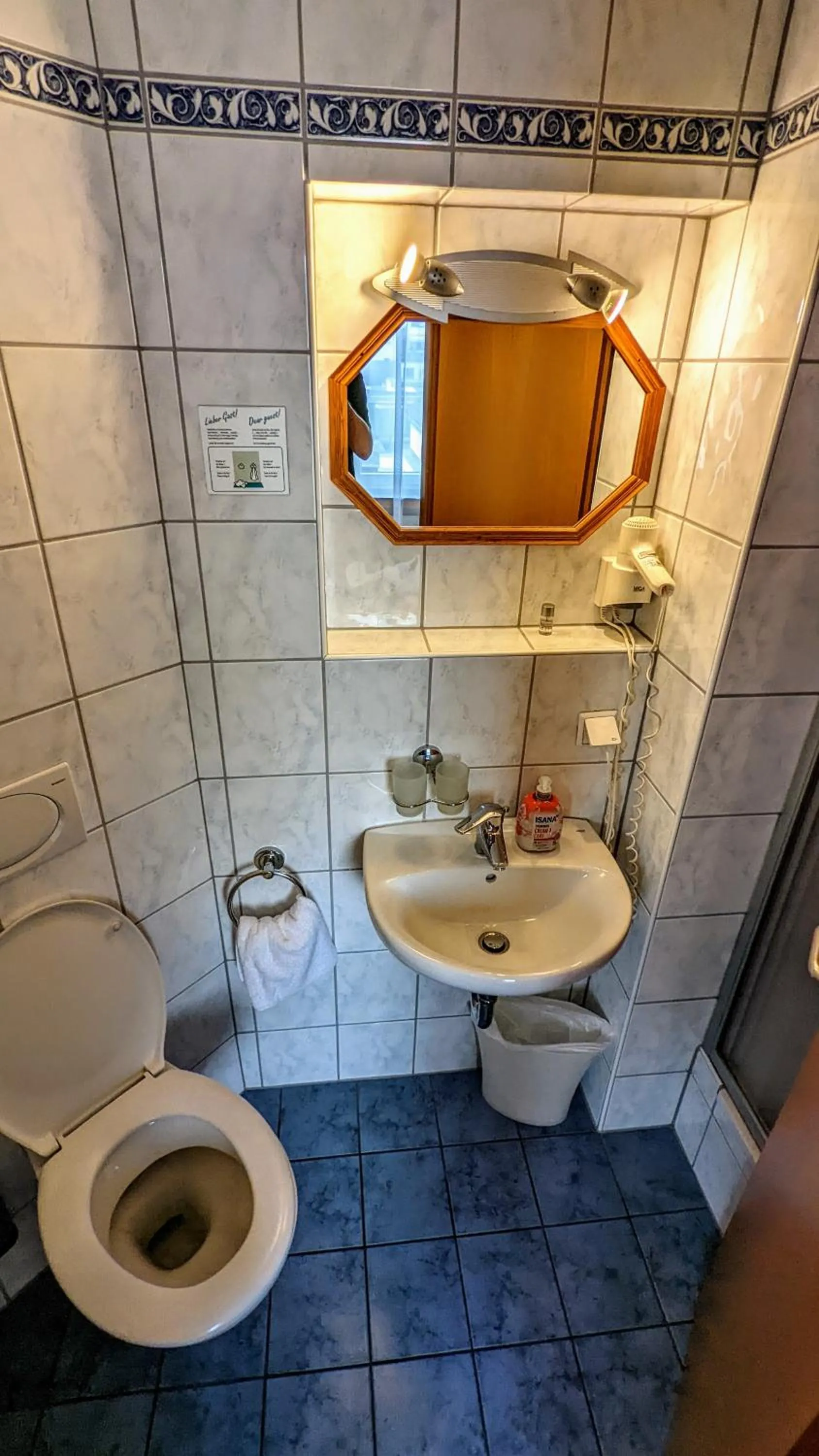 Bathroom in Hotel am Rathaus