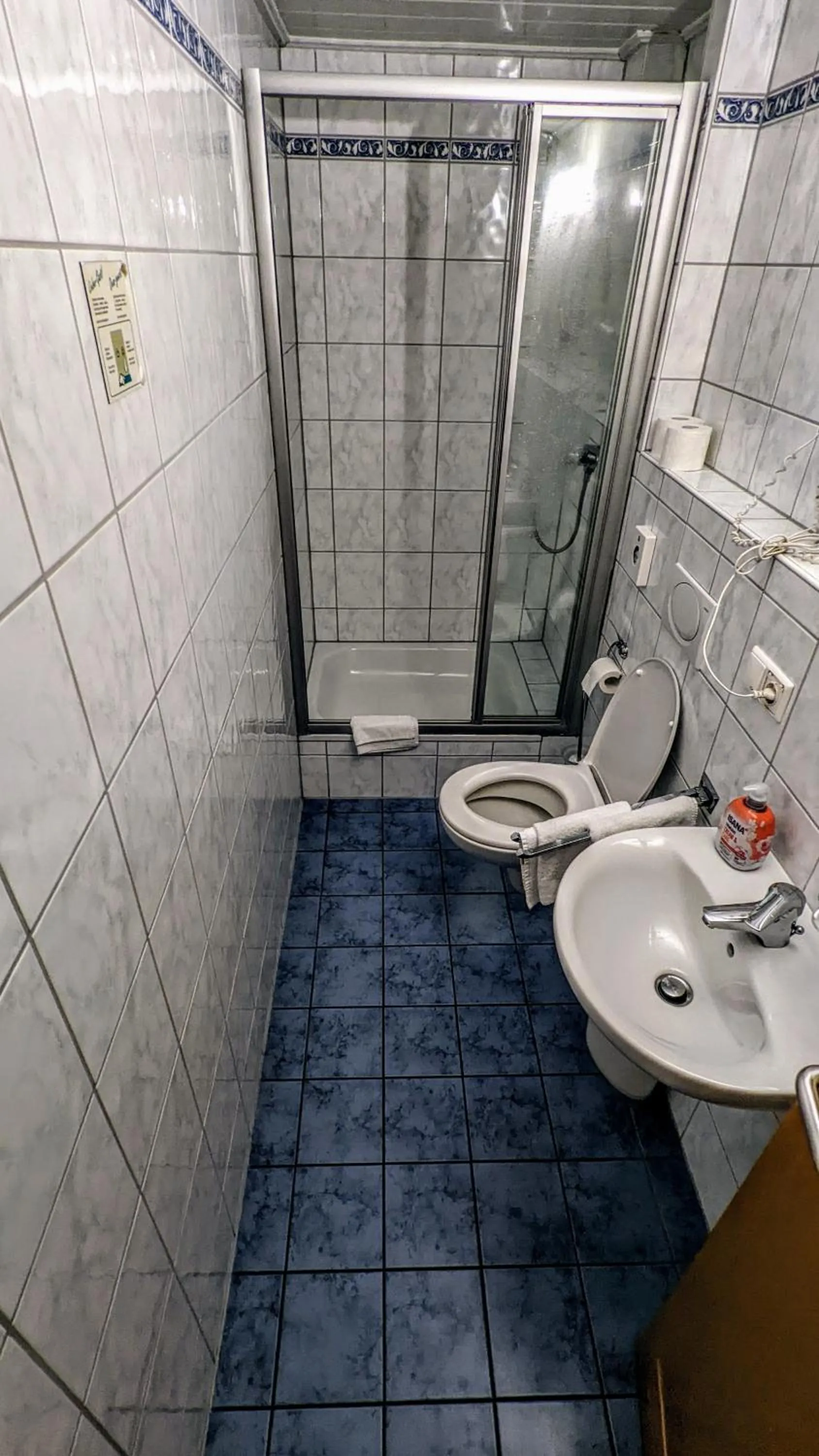 Bathroom in Hotel am Rathaus