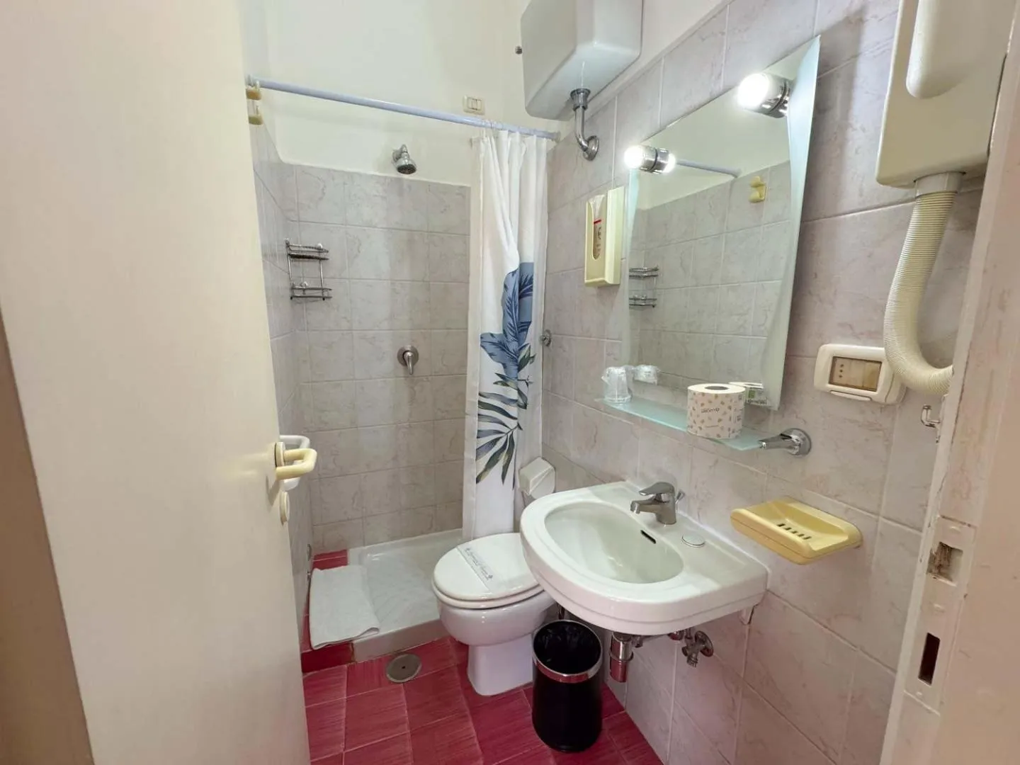 Shower in Oasi San Francesco