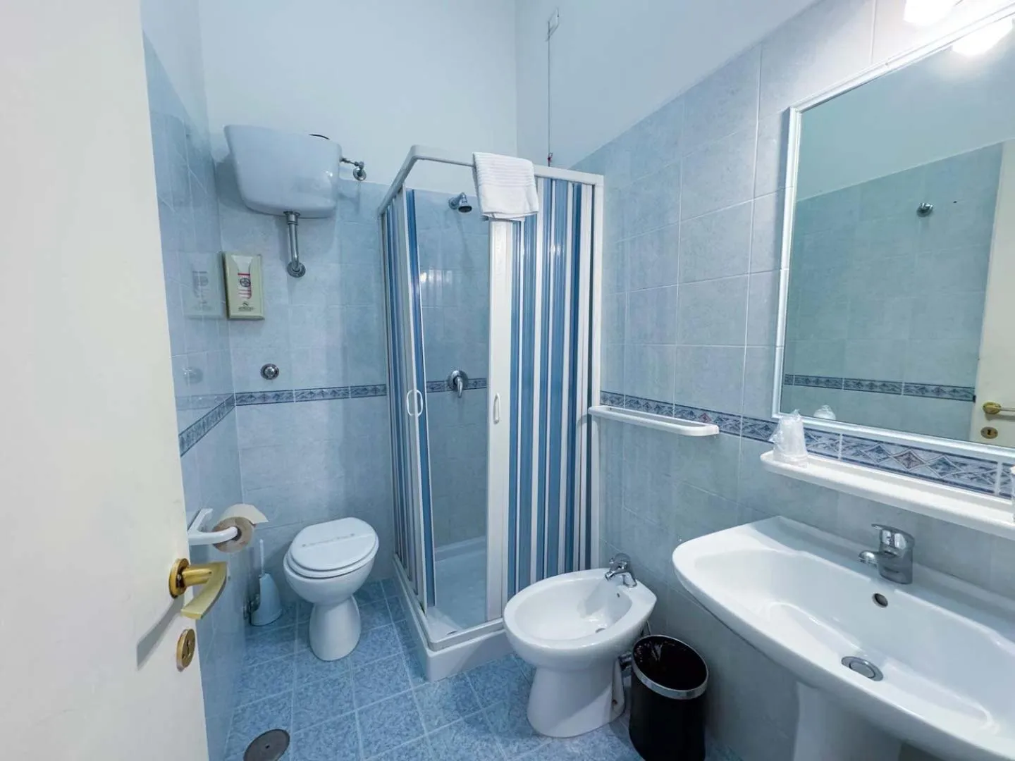 Shower in Oasi San Francesco