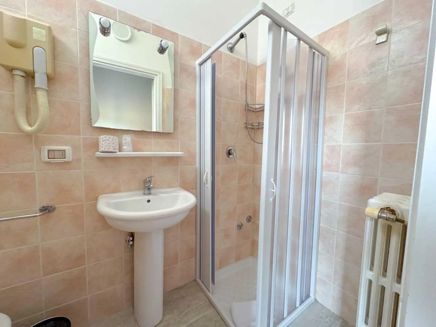 Shower in Oasi San Francesco