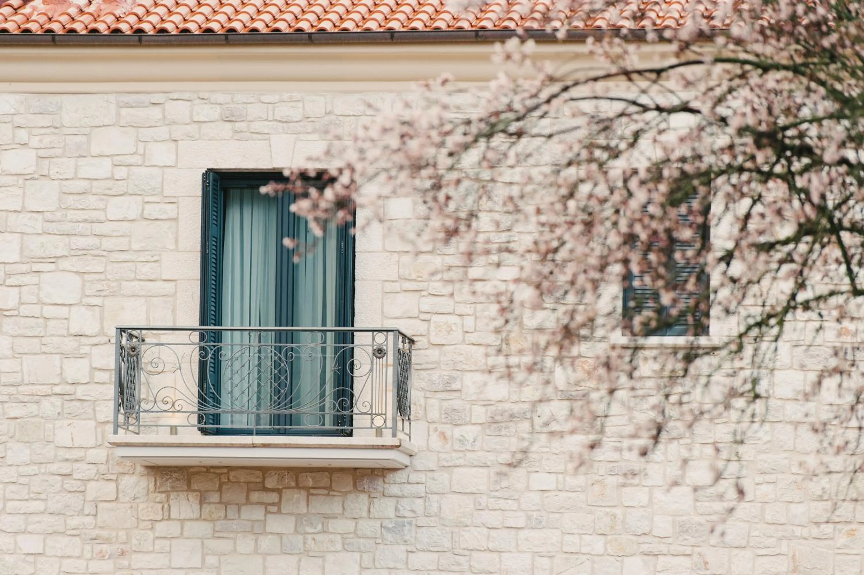 Facade/entrance in Levidi Suites