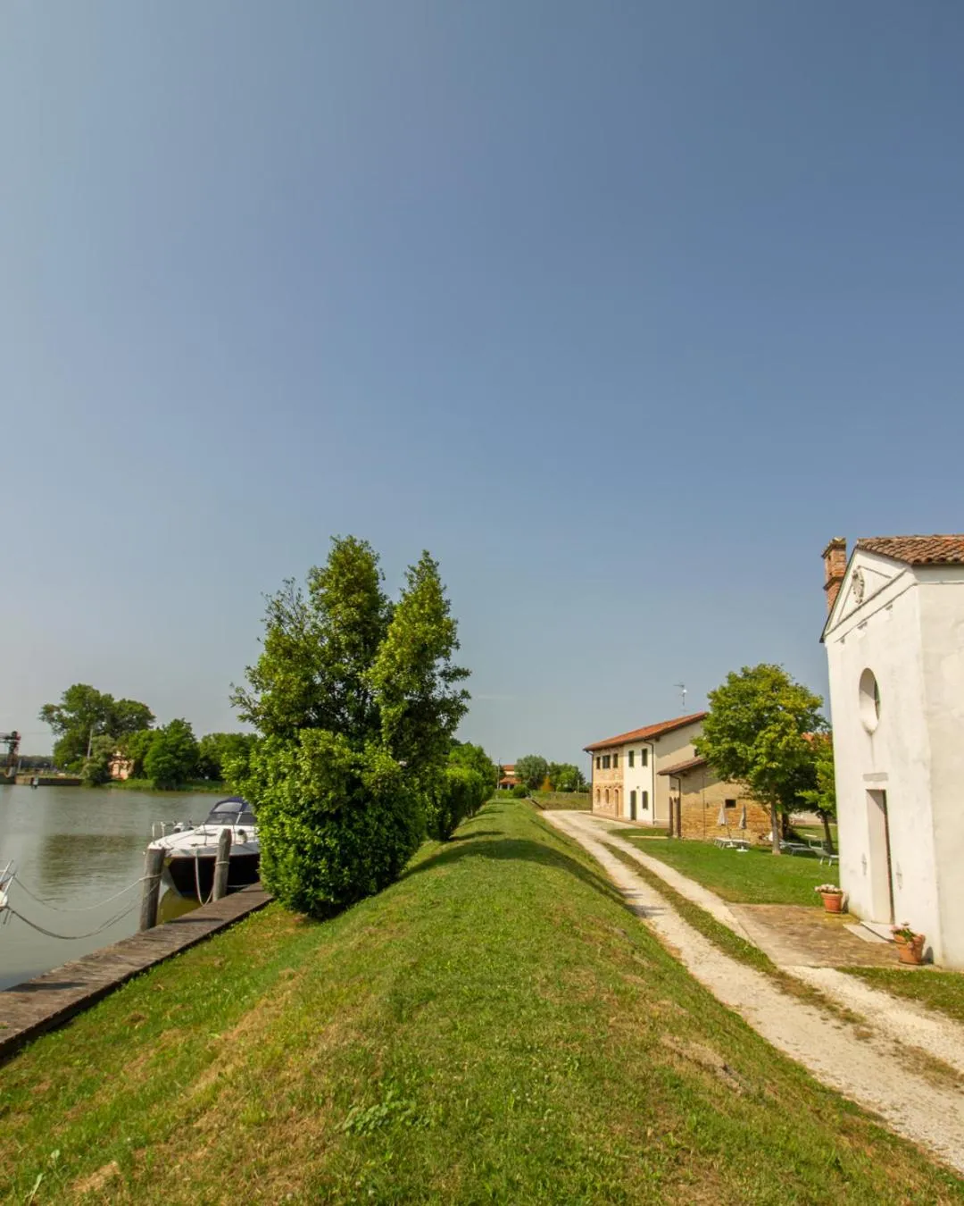 Natural landscape in Residenze Di La' Dal Fiume