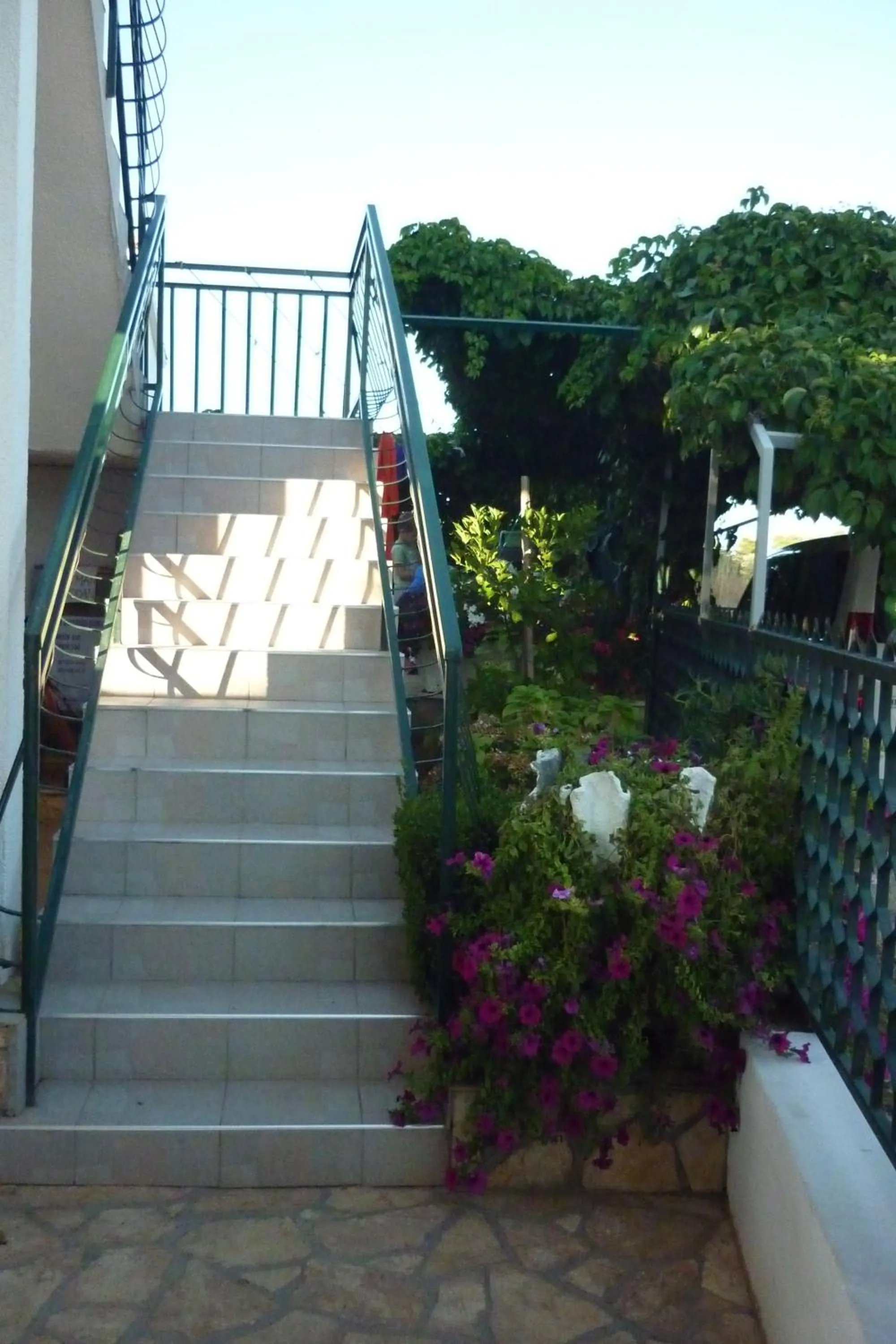 Three-Bedroom Apartment with Terrace in Apartment Boja