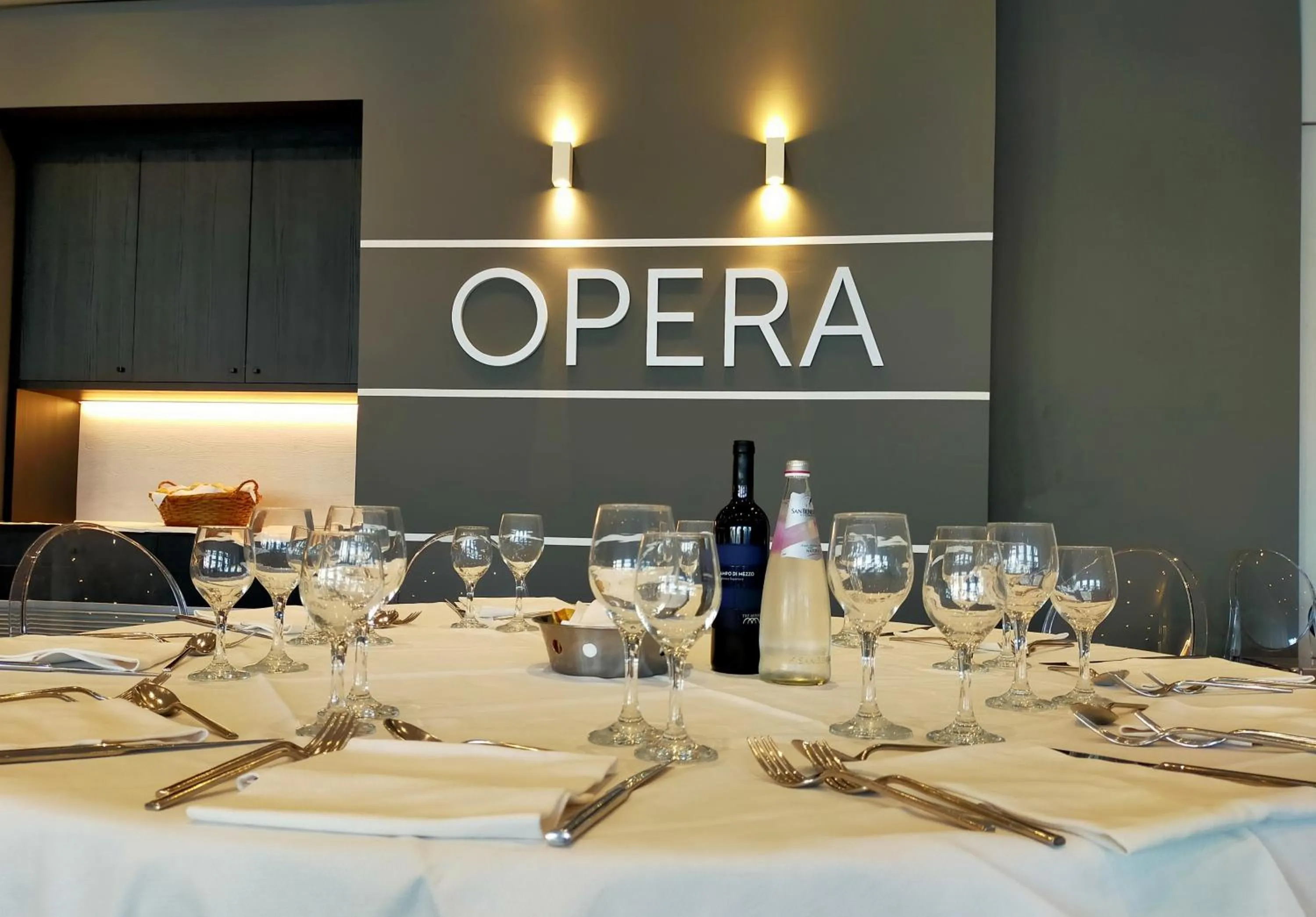 Restaurant/places to eat in The Sydney Hotel