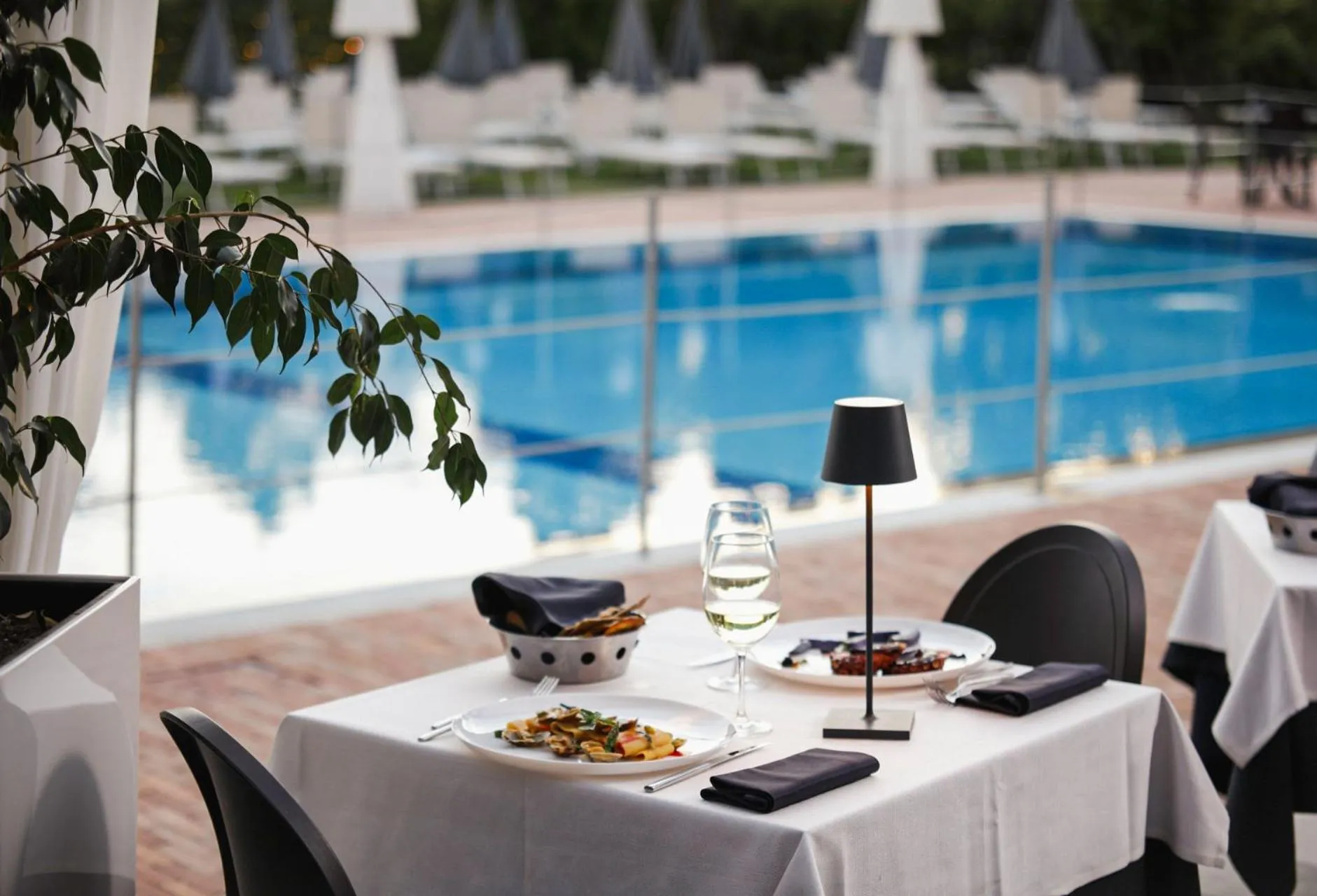 Restaurant/places to eat in The Sydney Hotel