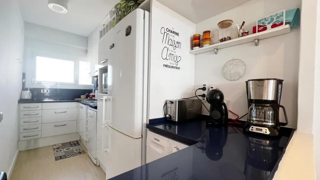 Coffee/tea facilities in La Casa De Papou I