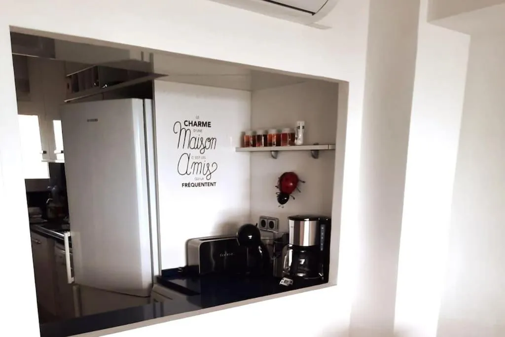 Coffee/tea facilities in La Casa De Papou I