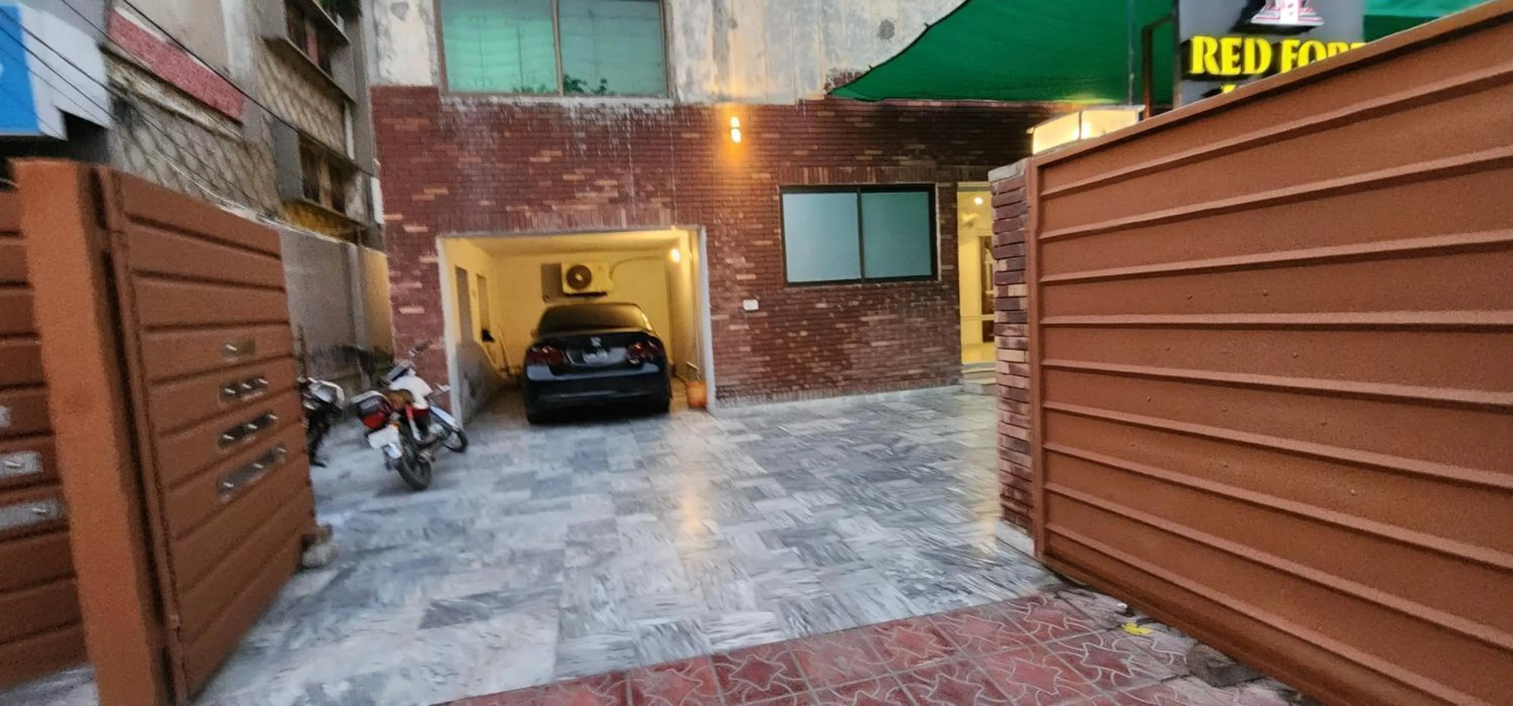 Parking in Red Fort Hotel Gulberg