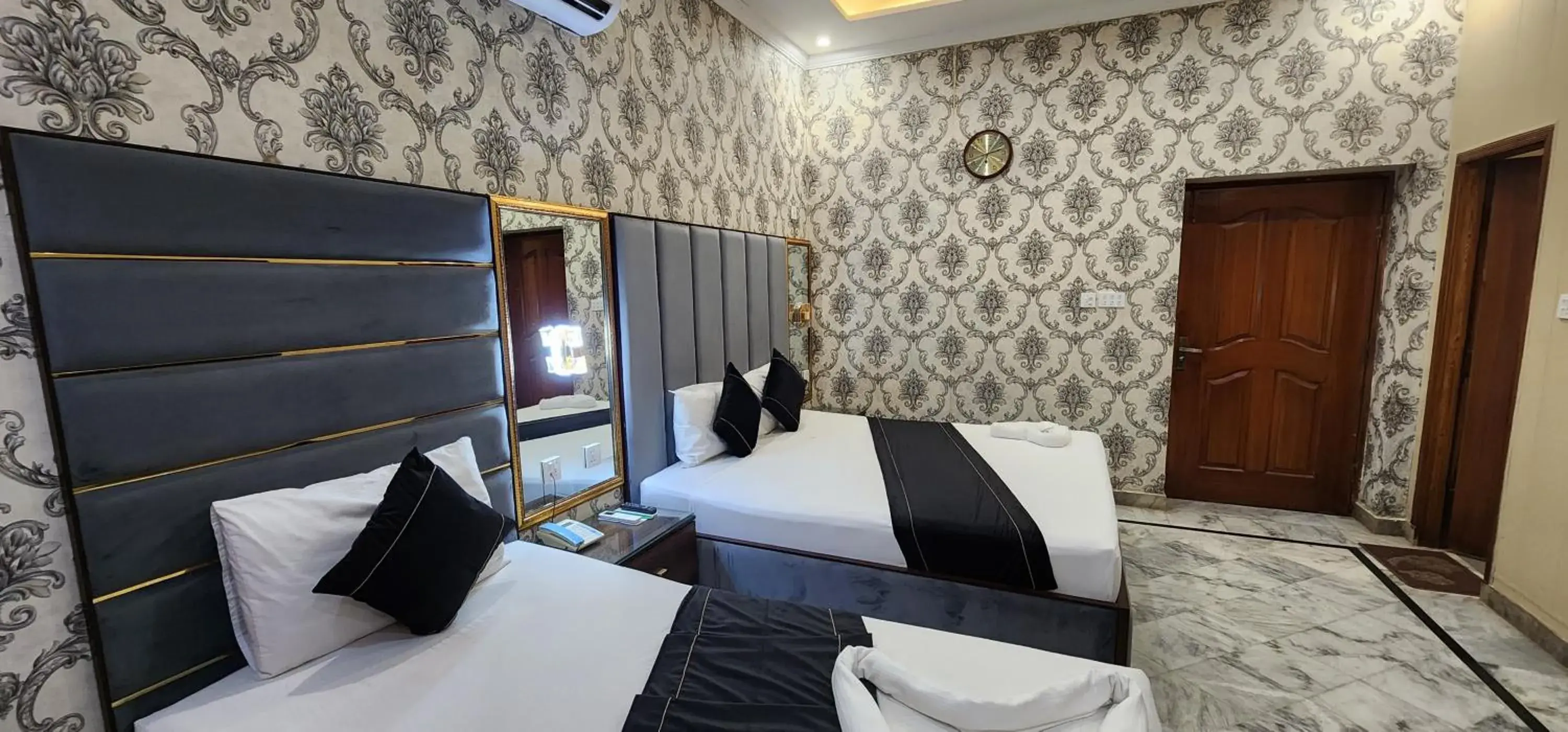 Deluxe Triple Room in Red Fort Hotel Gulberg Deluxe Triple Room in Red Fort Hotel Gulberg