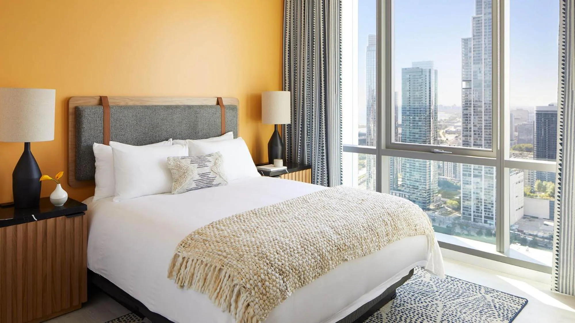 Bed in Sentral Michigan Avenue