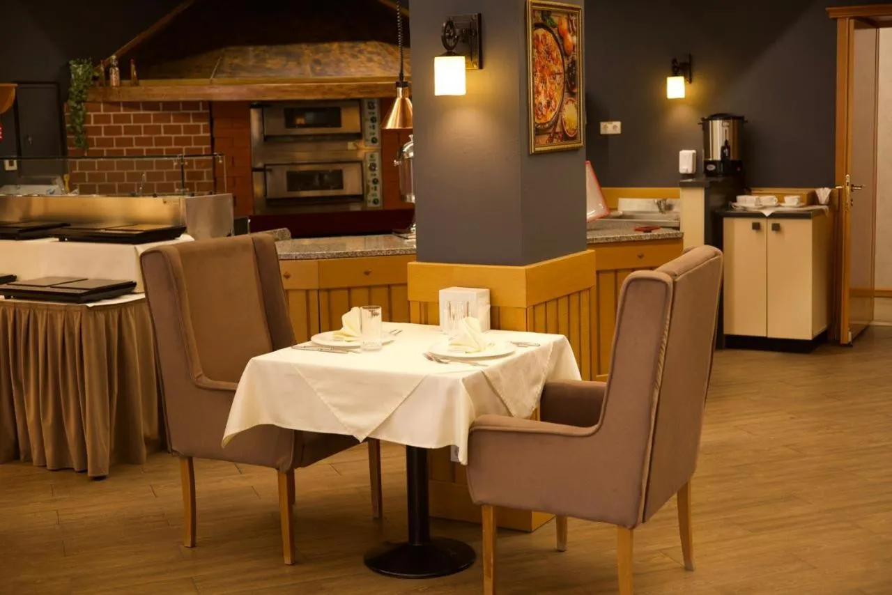 Restaurant/places to eat in Marko Polo Hotel