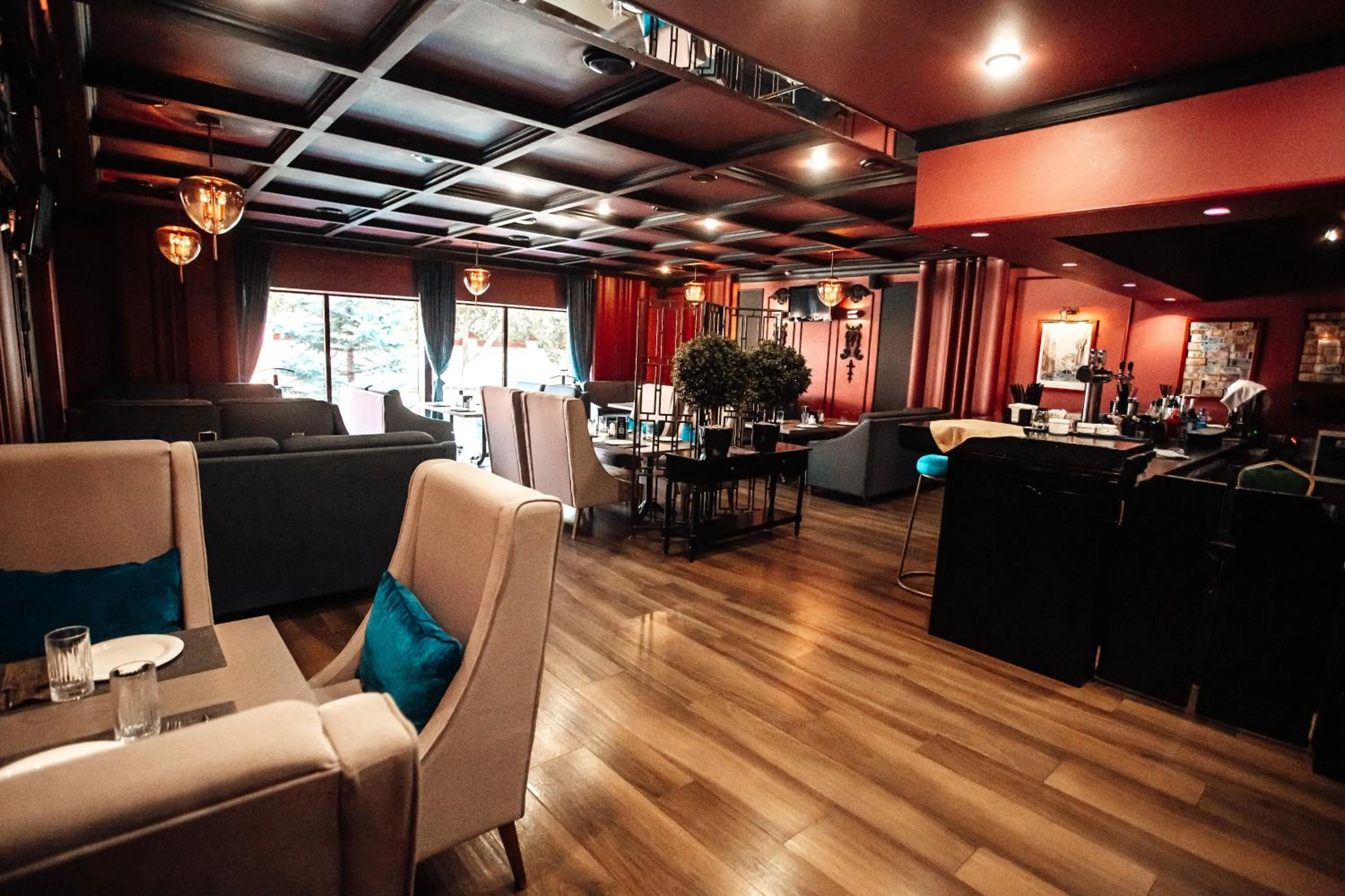 Restaurant/places to eat in Marko Polo Hotel