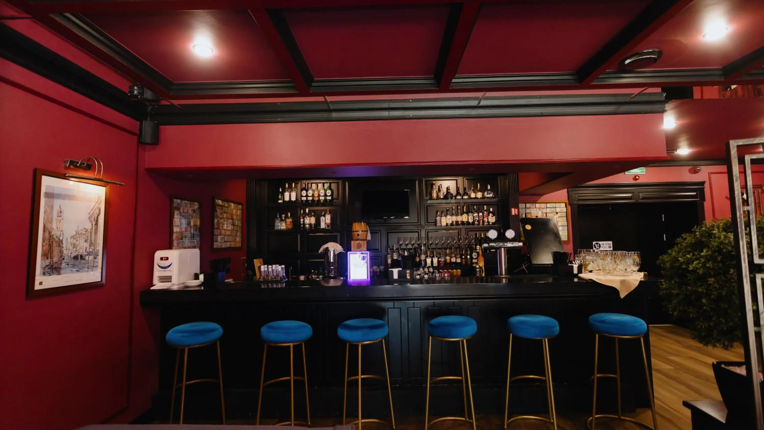 Lounge or bar in Marko Polo Hotel