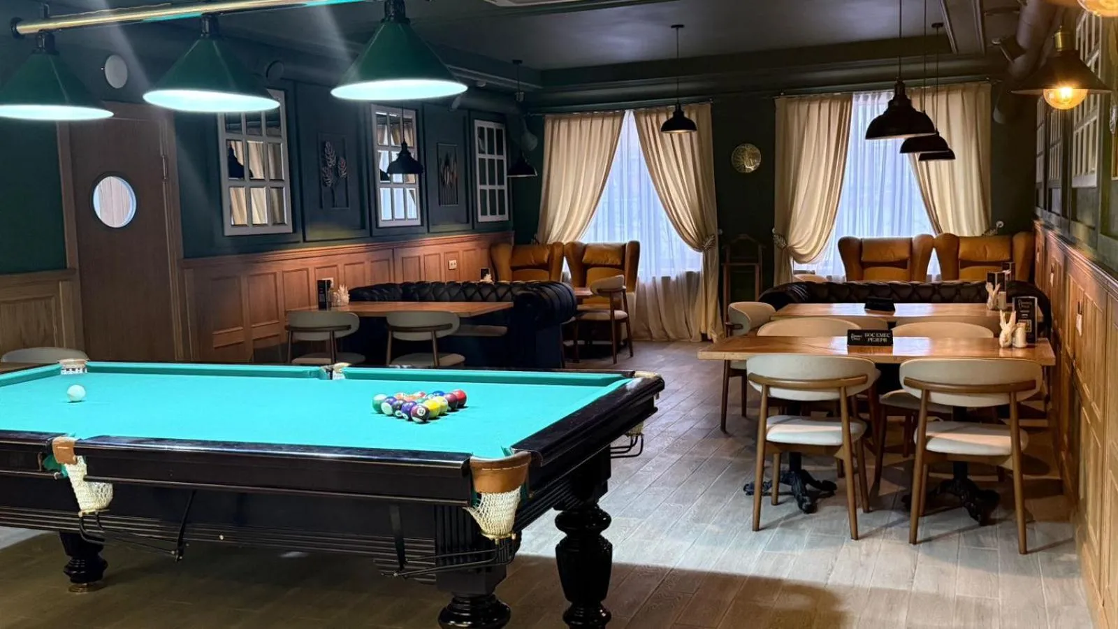 Billiard in Marko Polo Hotel