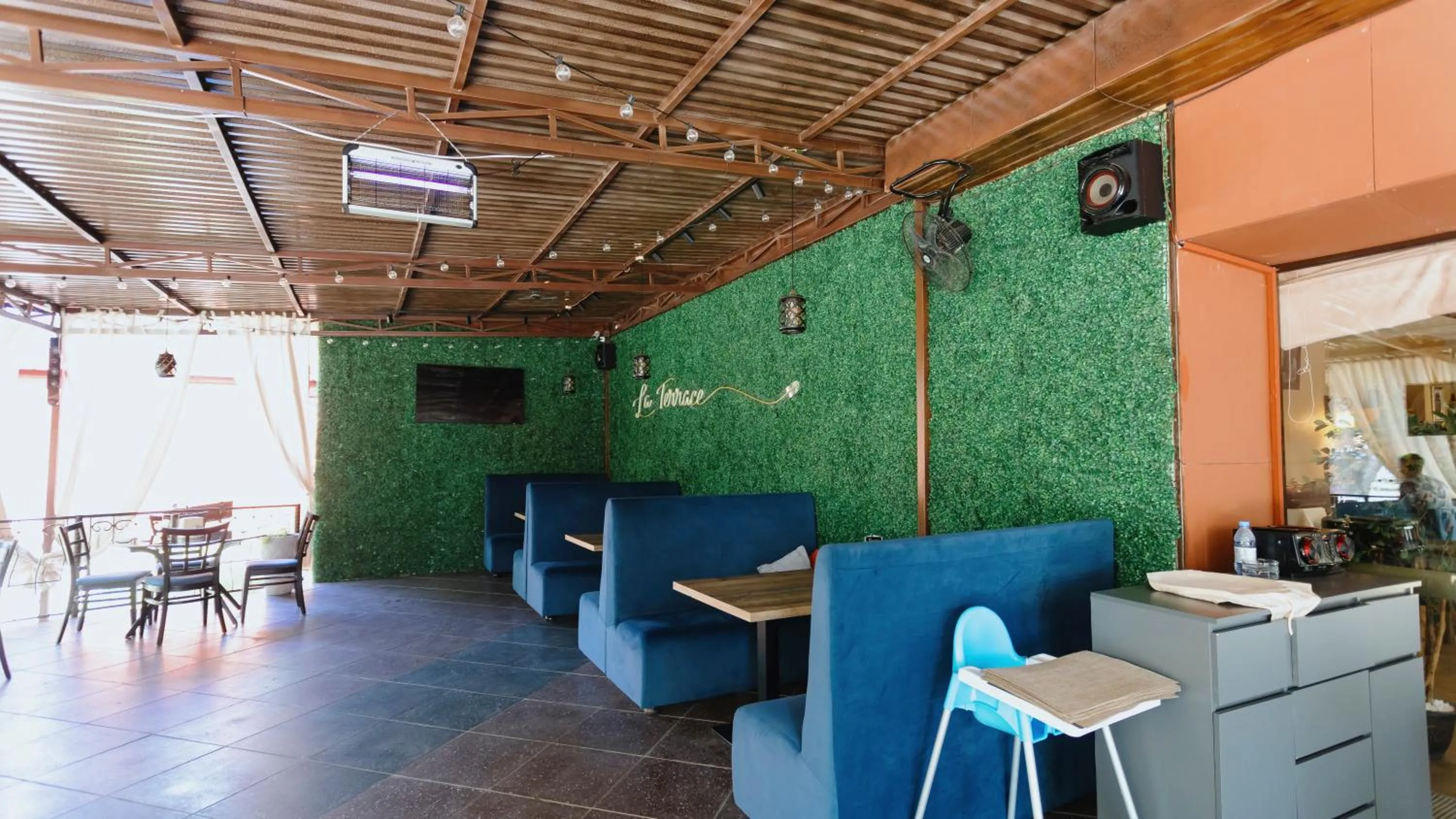 Restaurant/places to eat in Marko Polo Hotel