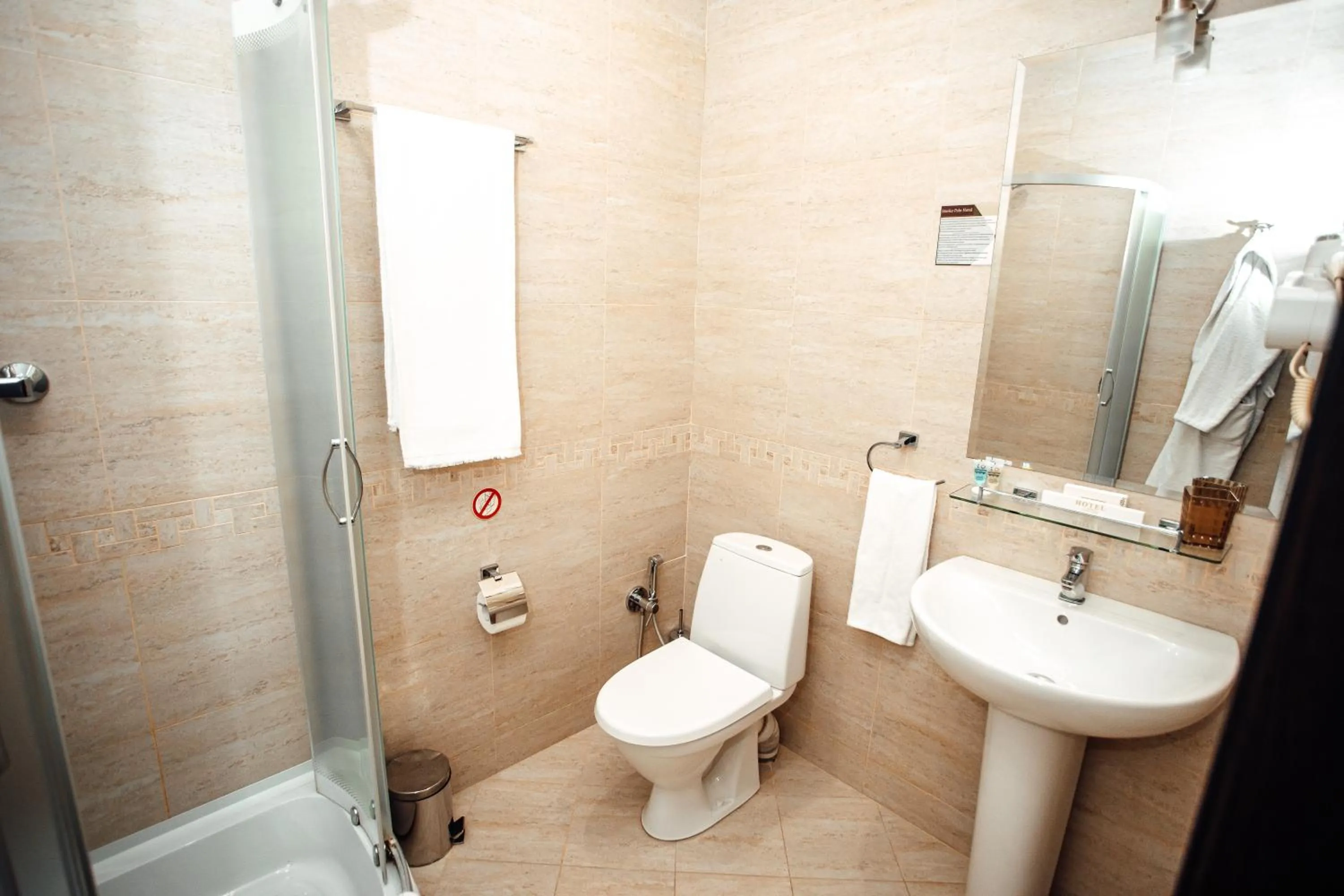 Toilet in Marko Polo Hotel