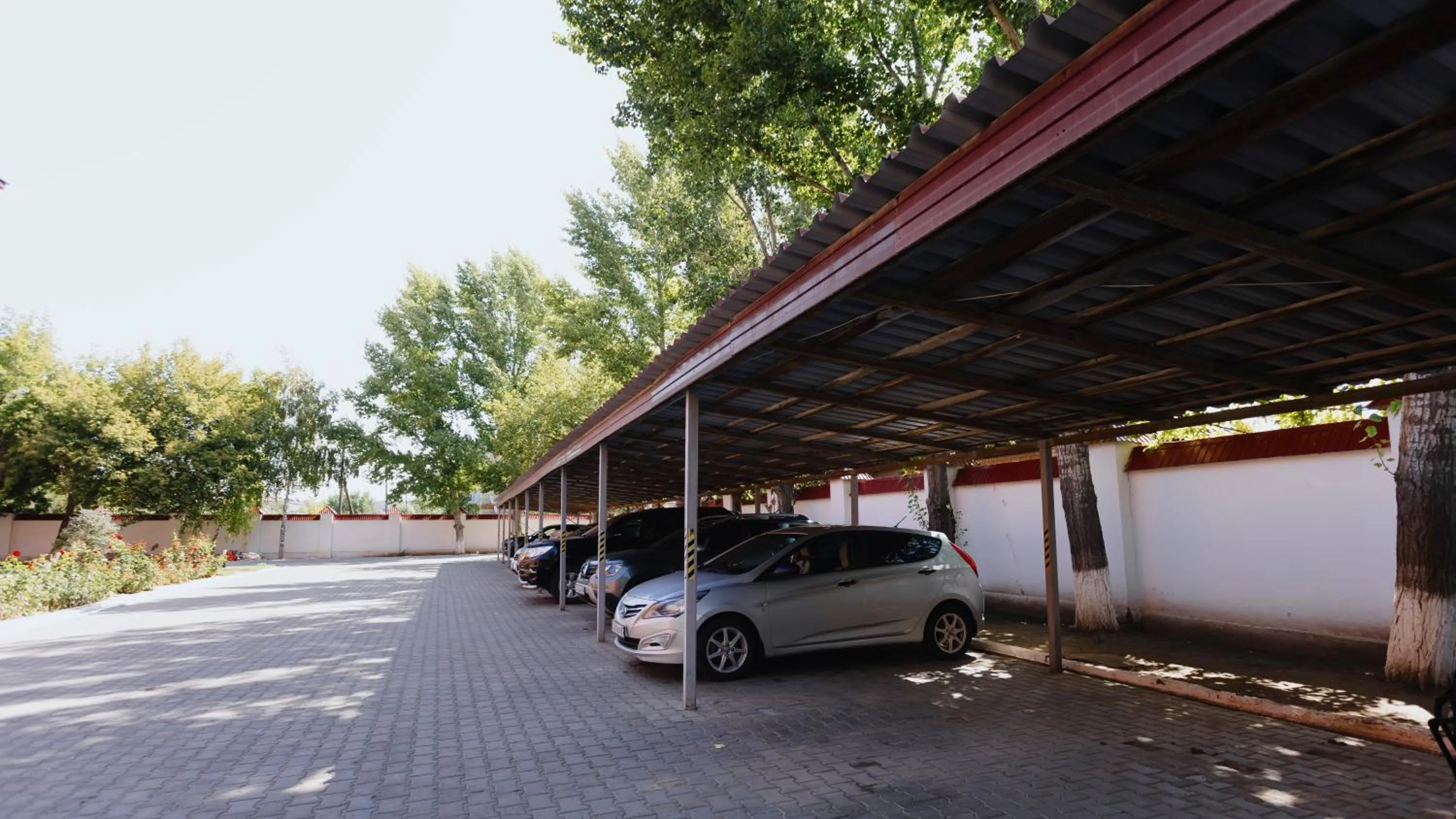 Parking in Marko Polo Hotel