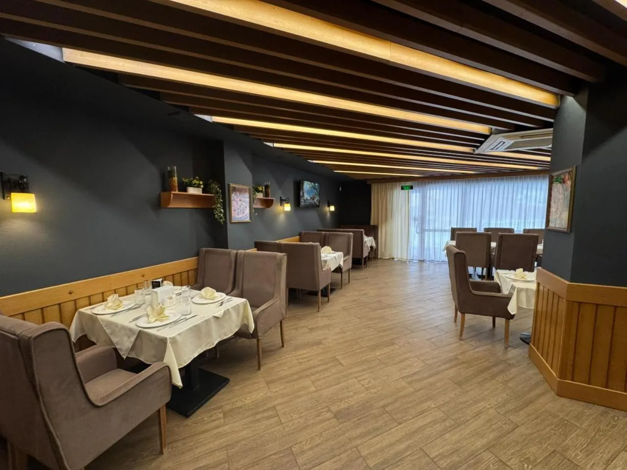Restaurant/places to eat in Marko Polo Hotel