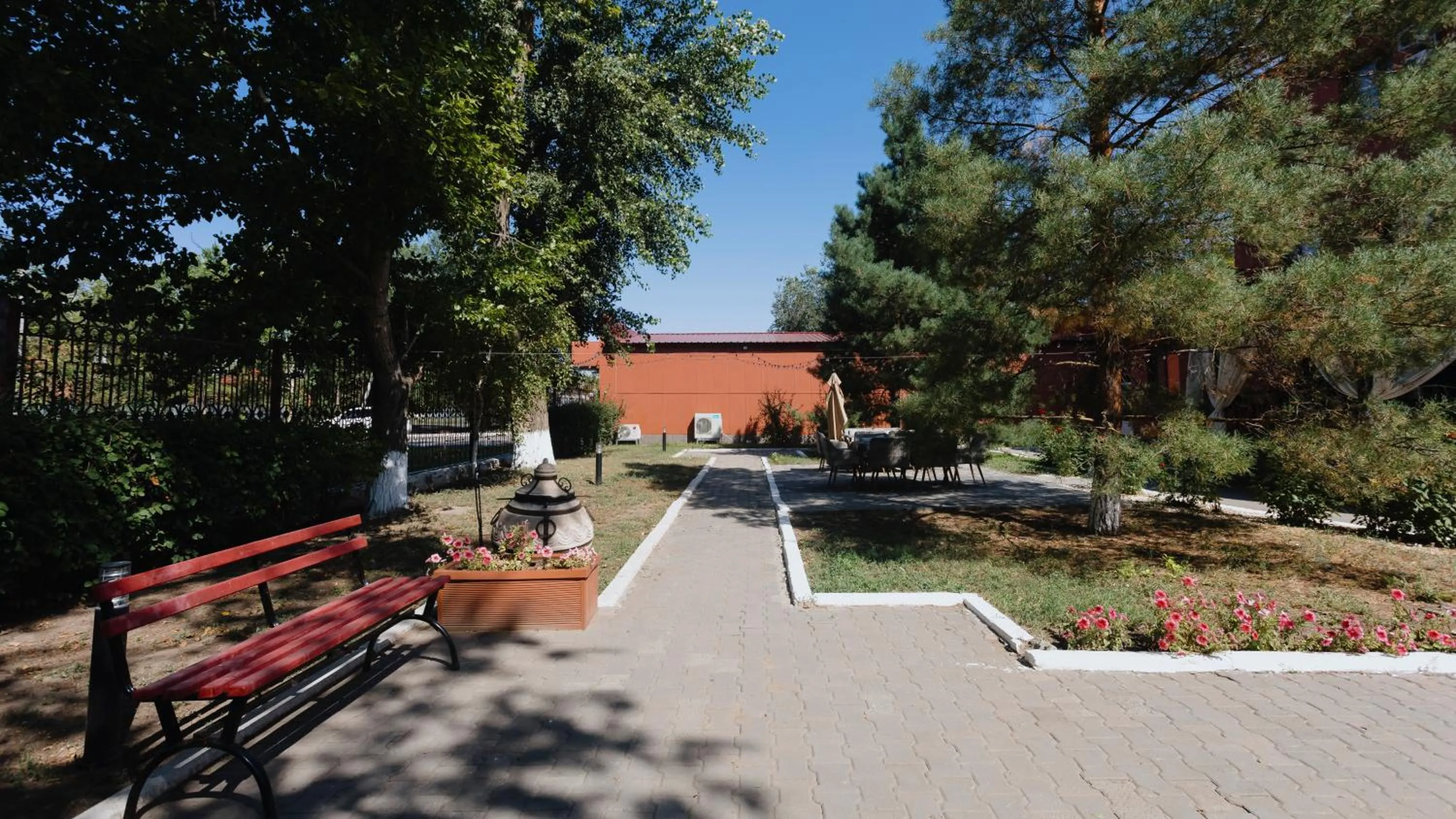 Garden in Marko Polo Hotel