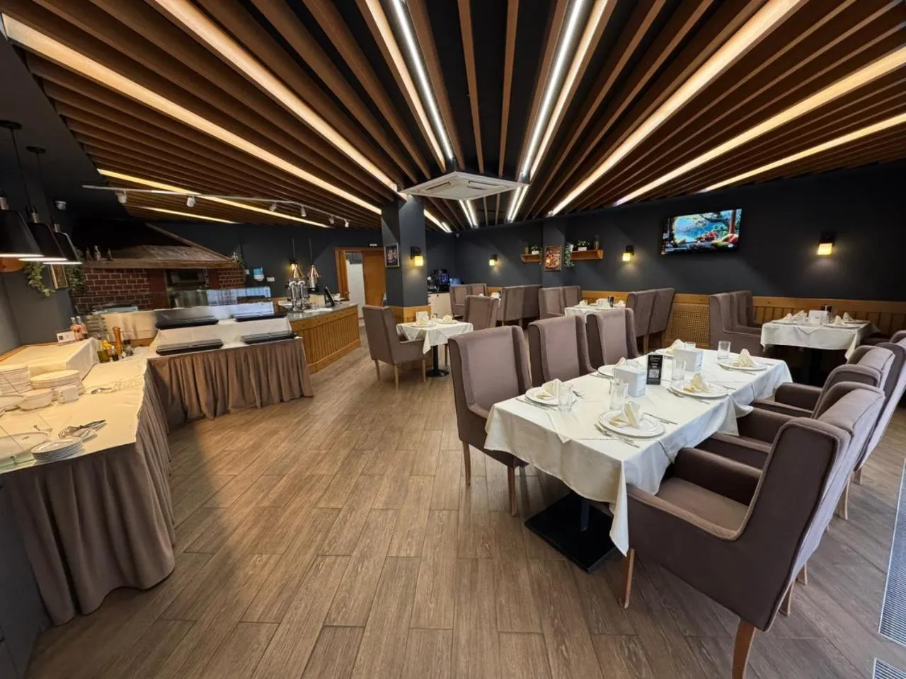 Restaurant/places to eat in Marko Polo Hotel