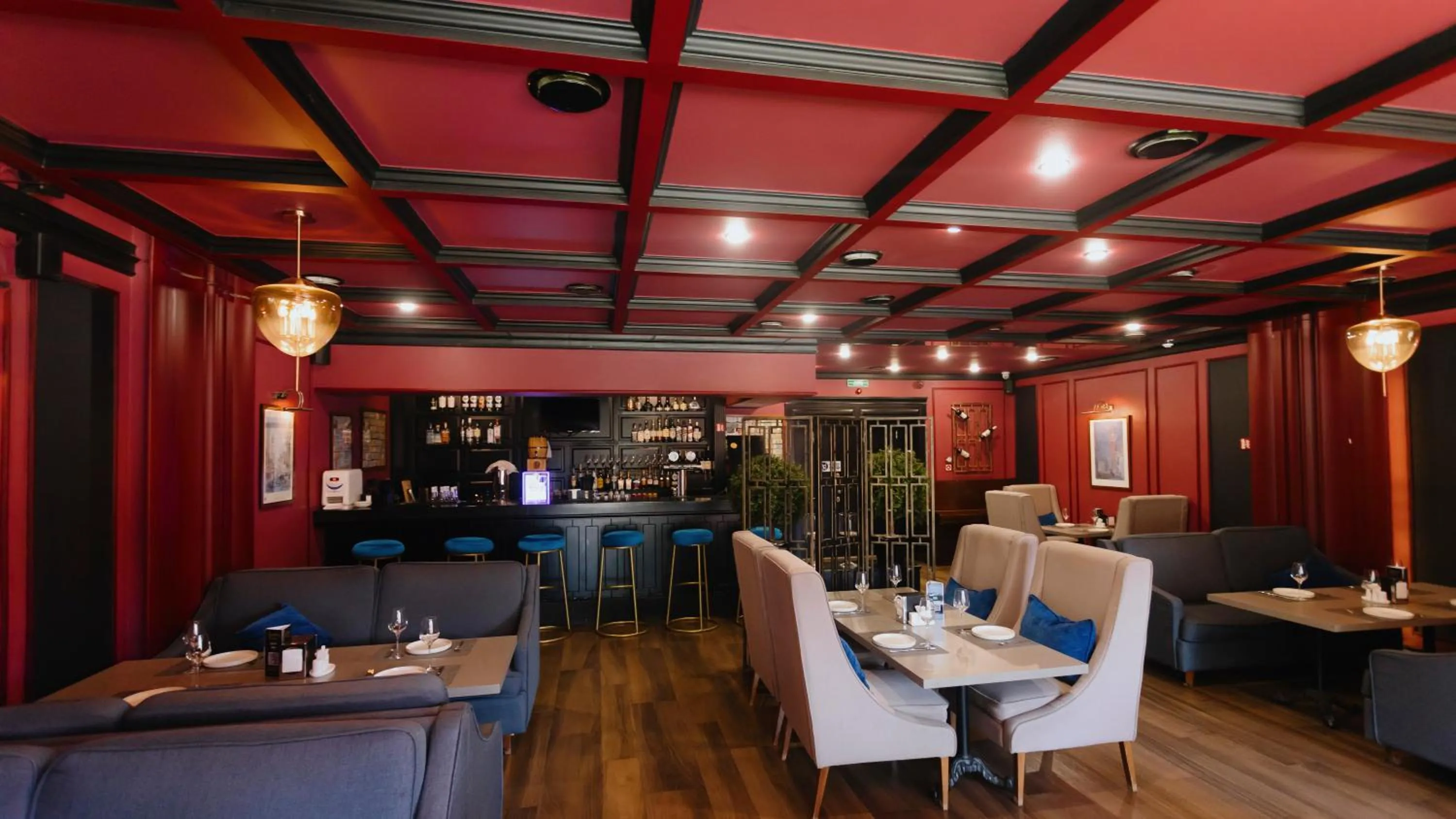 Restaurant/places to eat in Marko Polo Hotel