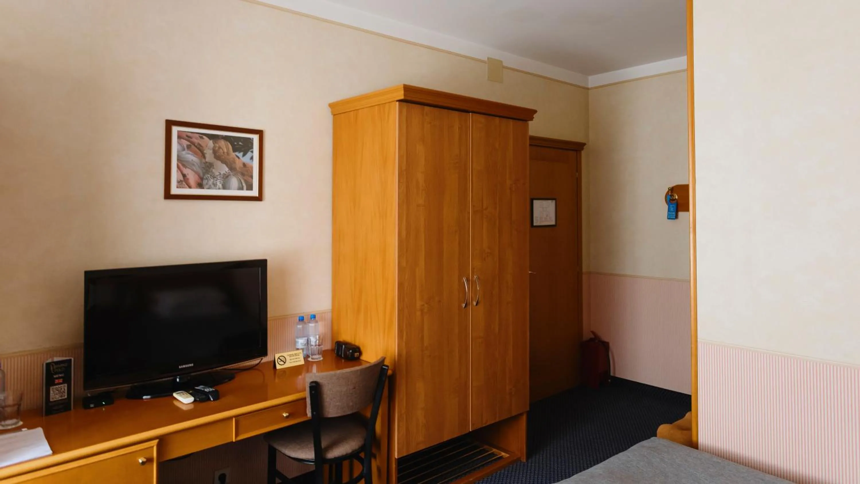 wardrobe in Marko Polo Hotel