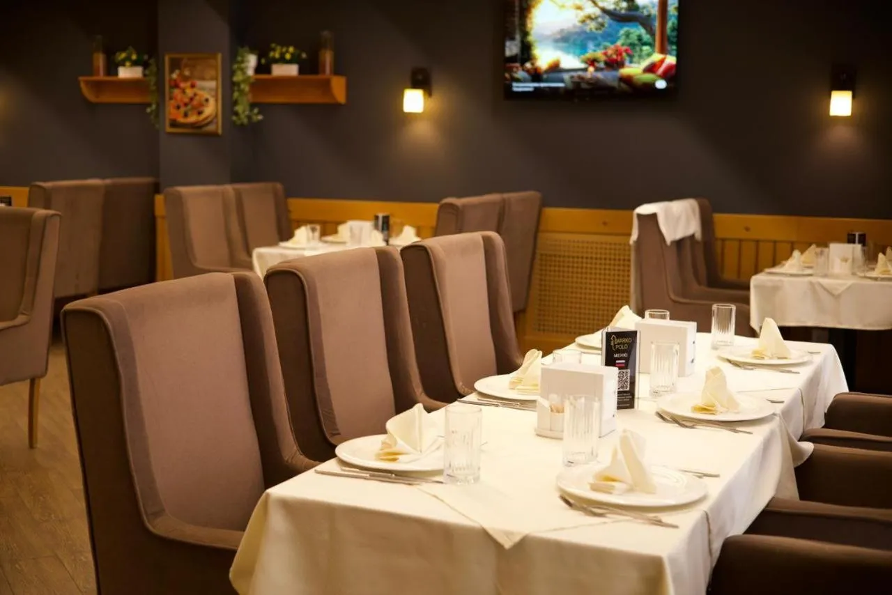 Restaurant/places to eat in Marko Polo Hotel
