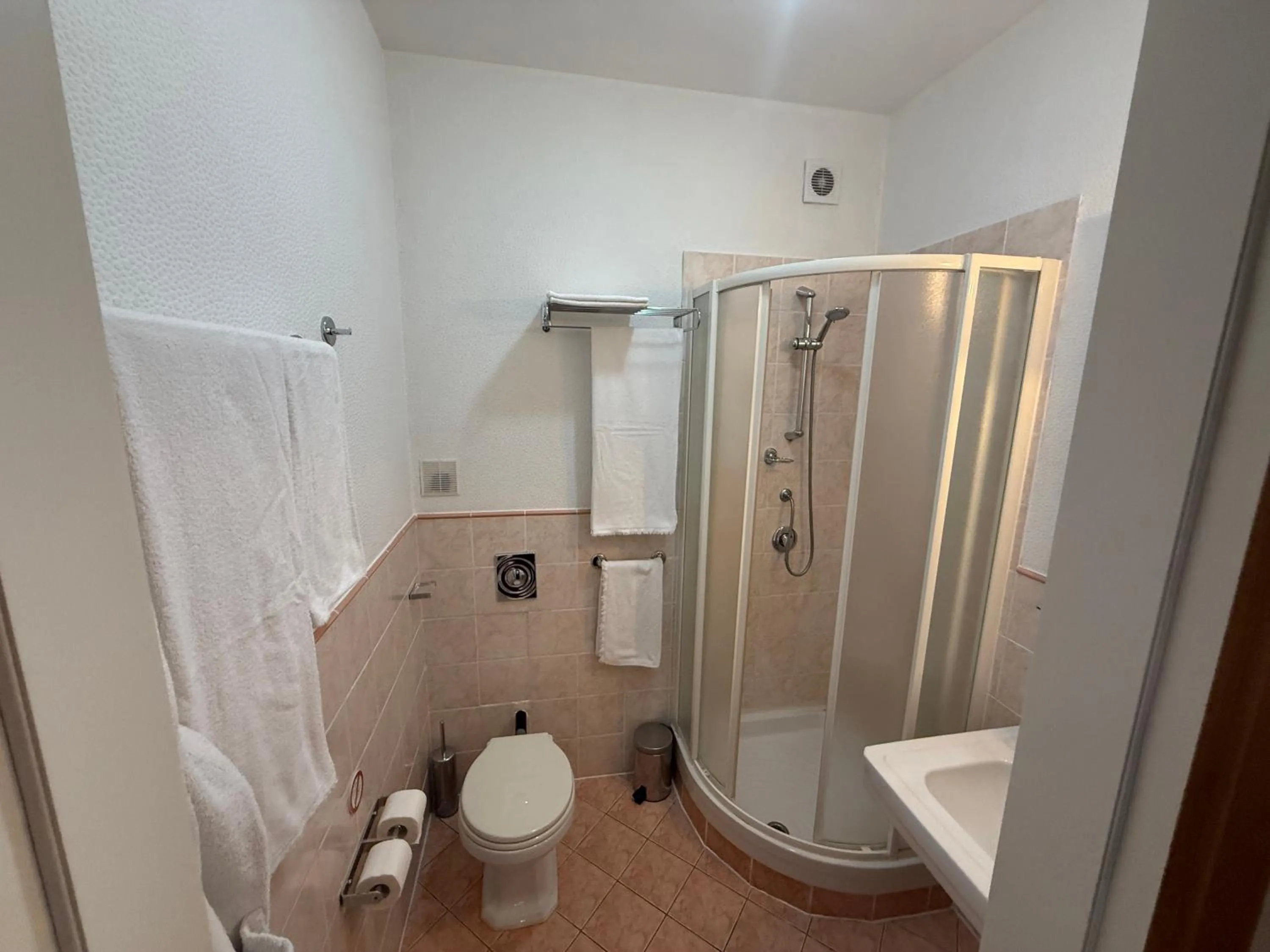 Shower in Marko Polo Hotel
