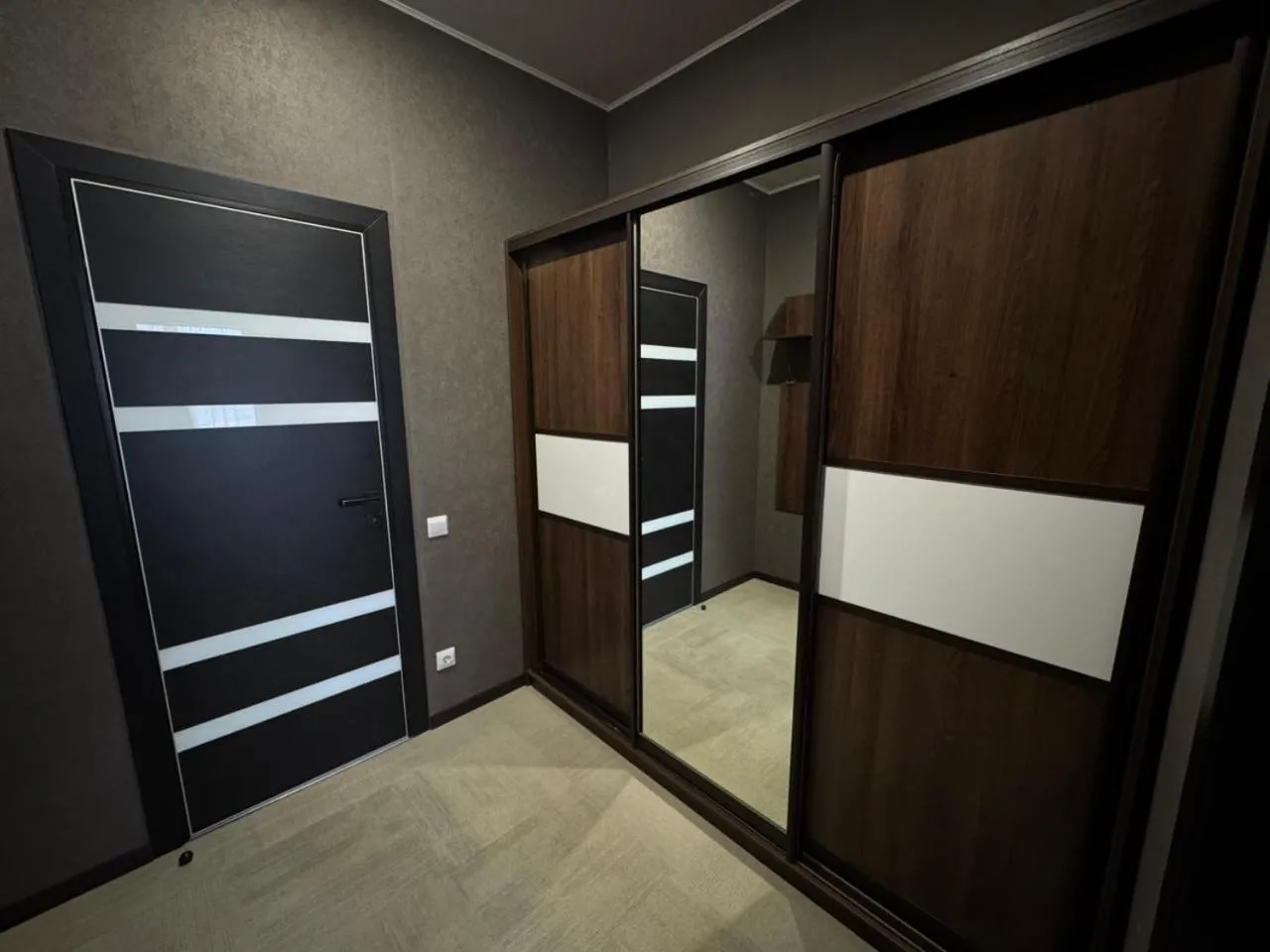 wardrobe, Bed in Marko Polo Hotel