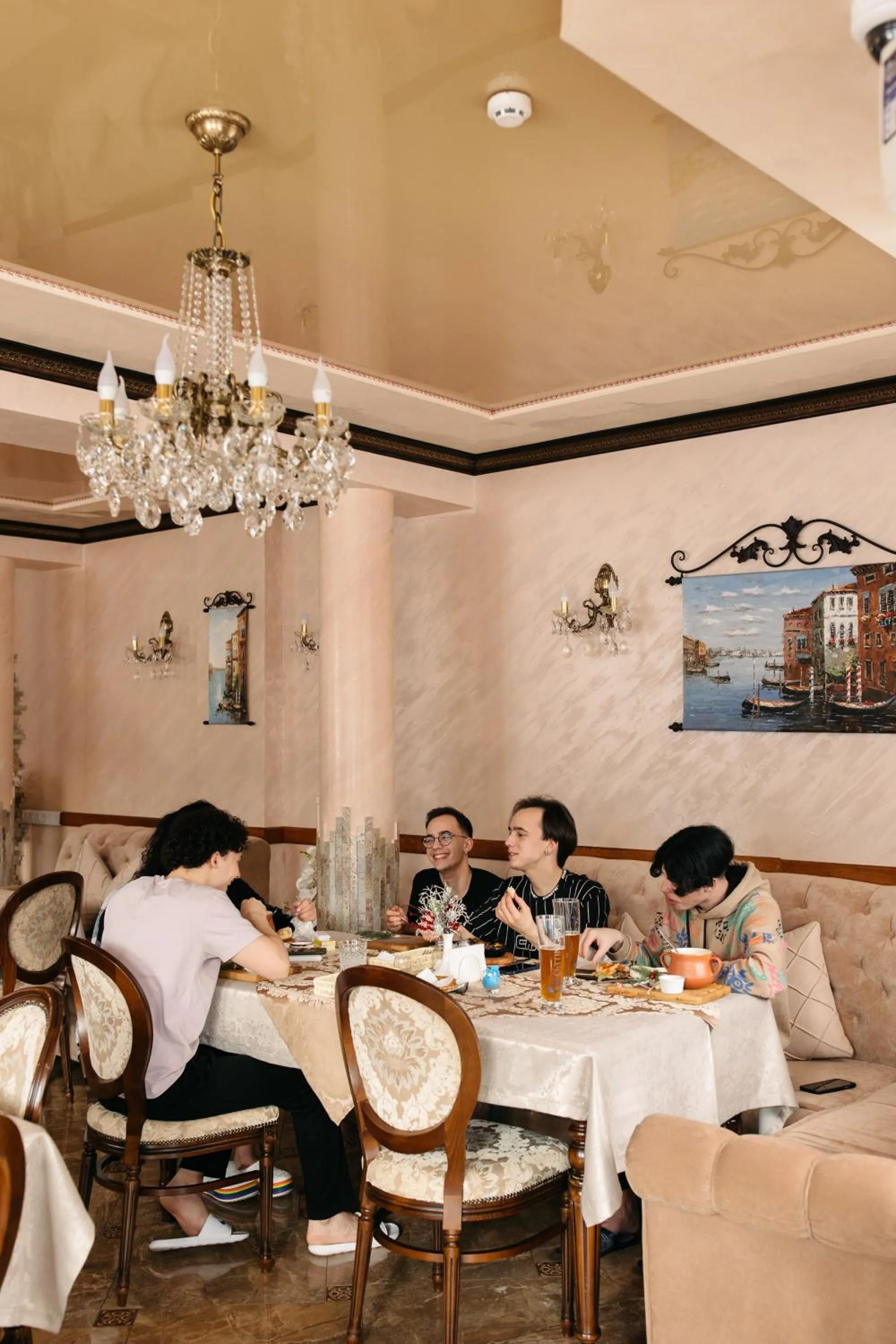 Restaurant/places to eat in Mountain Krystal