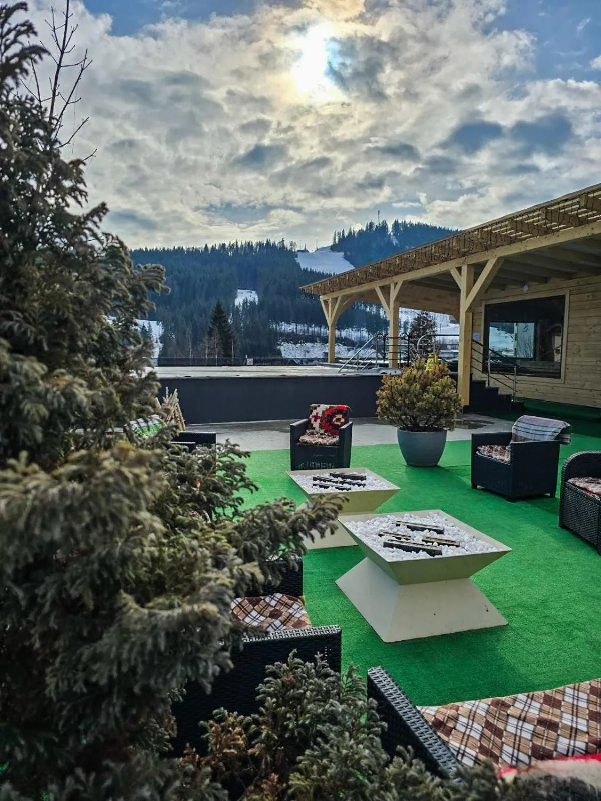 Restaurant/places to eat in Mountain Krystal