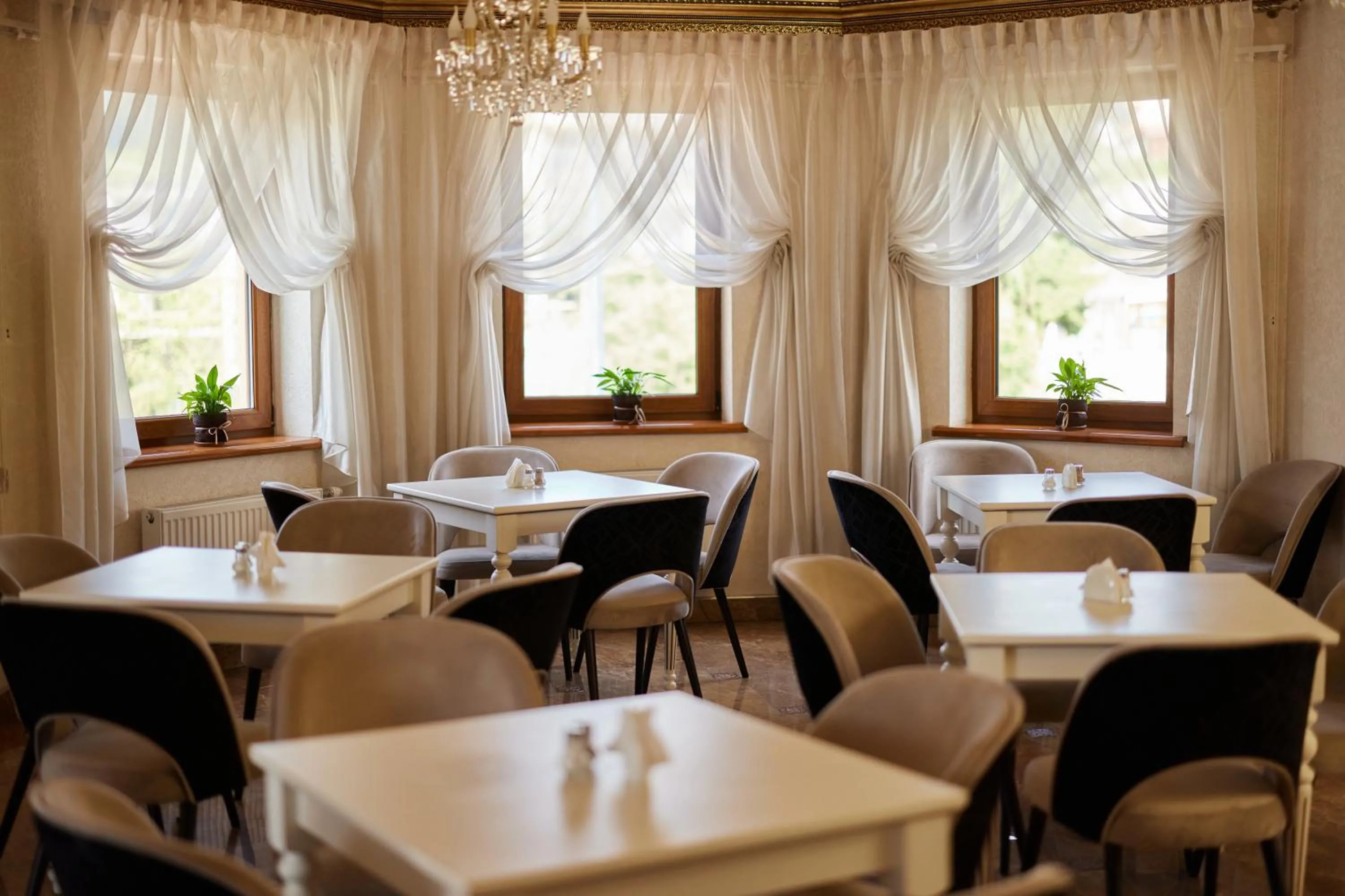 Restaurant/places to eat in Mountain Krystal