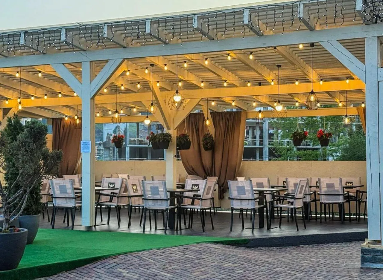 Restaurant/places to eat in Mountain Krystal