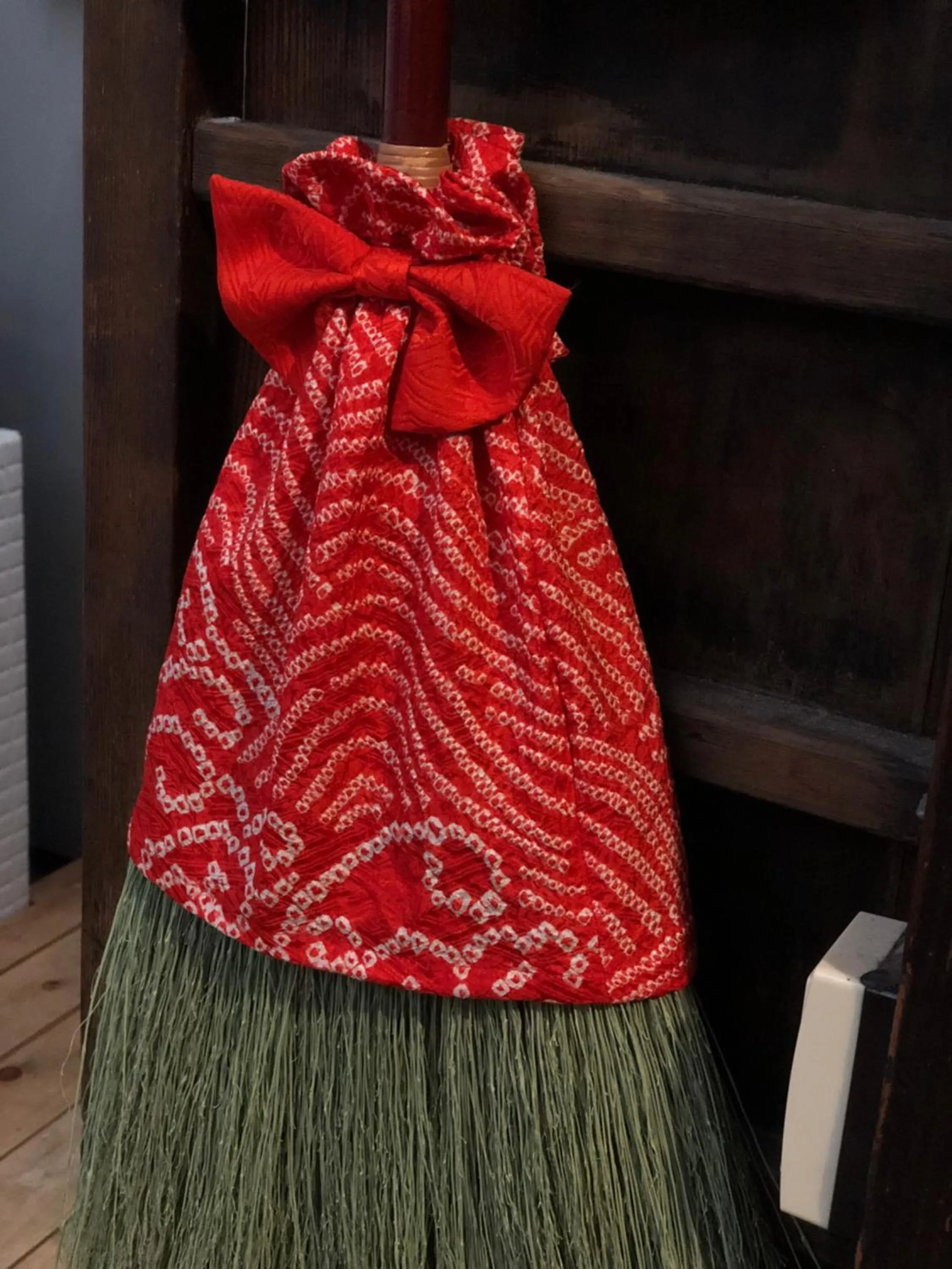 Decorative detail in naokonoza Bettei Umekoji