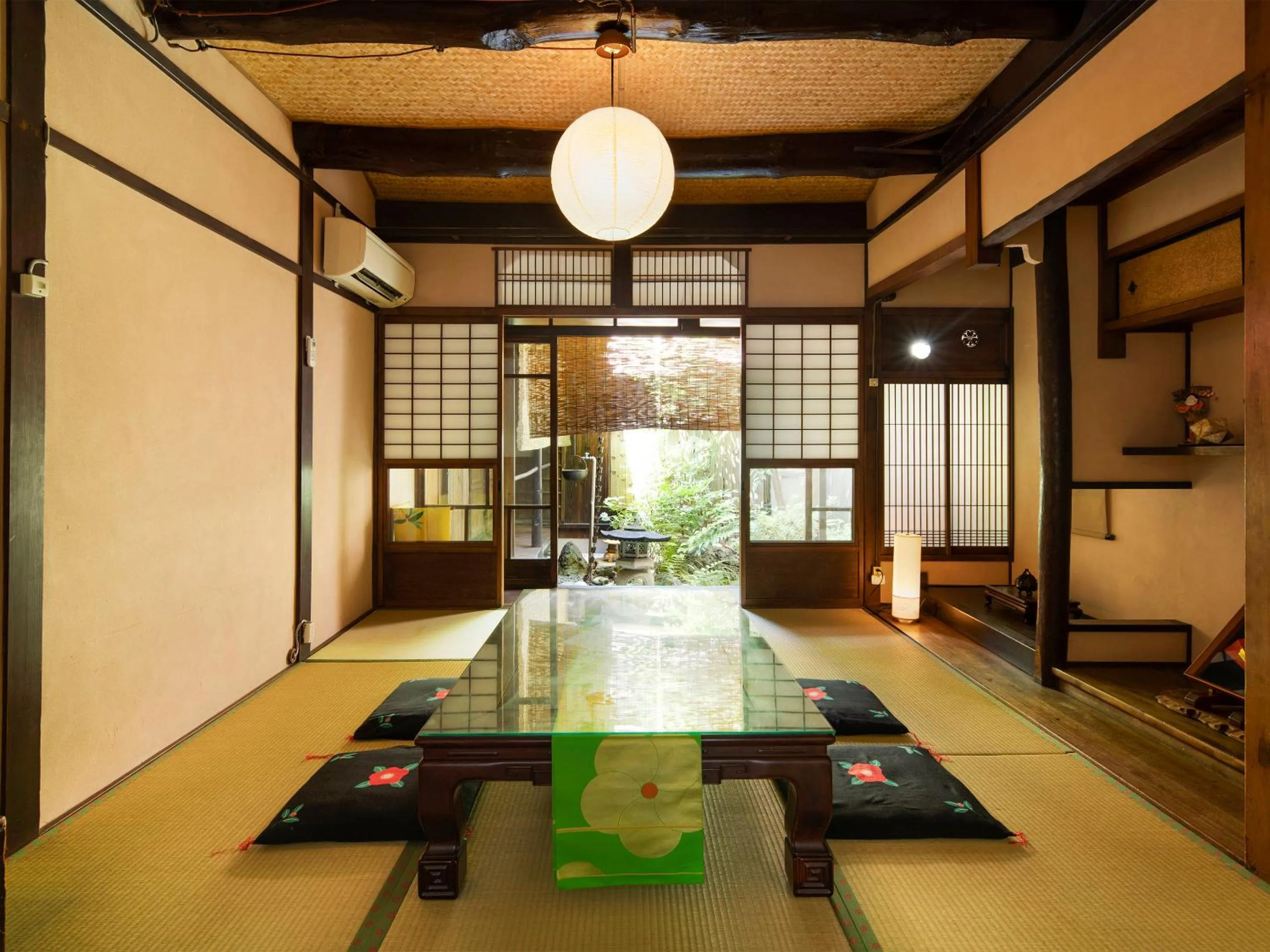 Photo of the whole room in naokonoza Bettei Umekoji