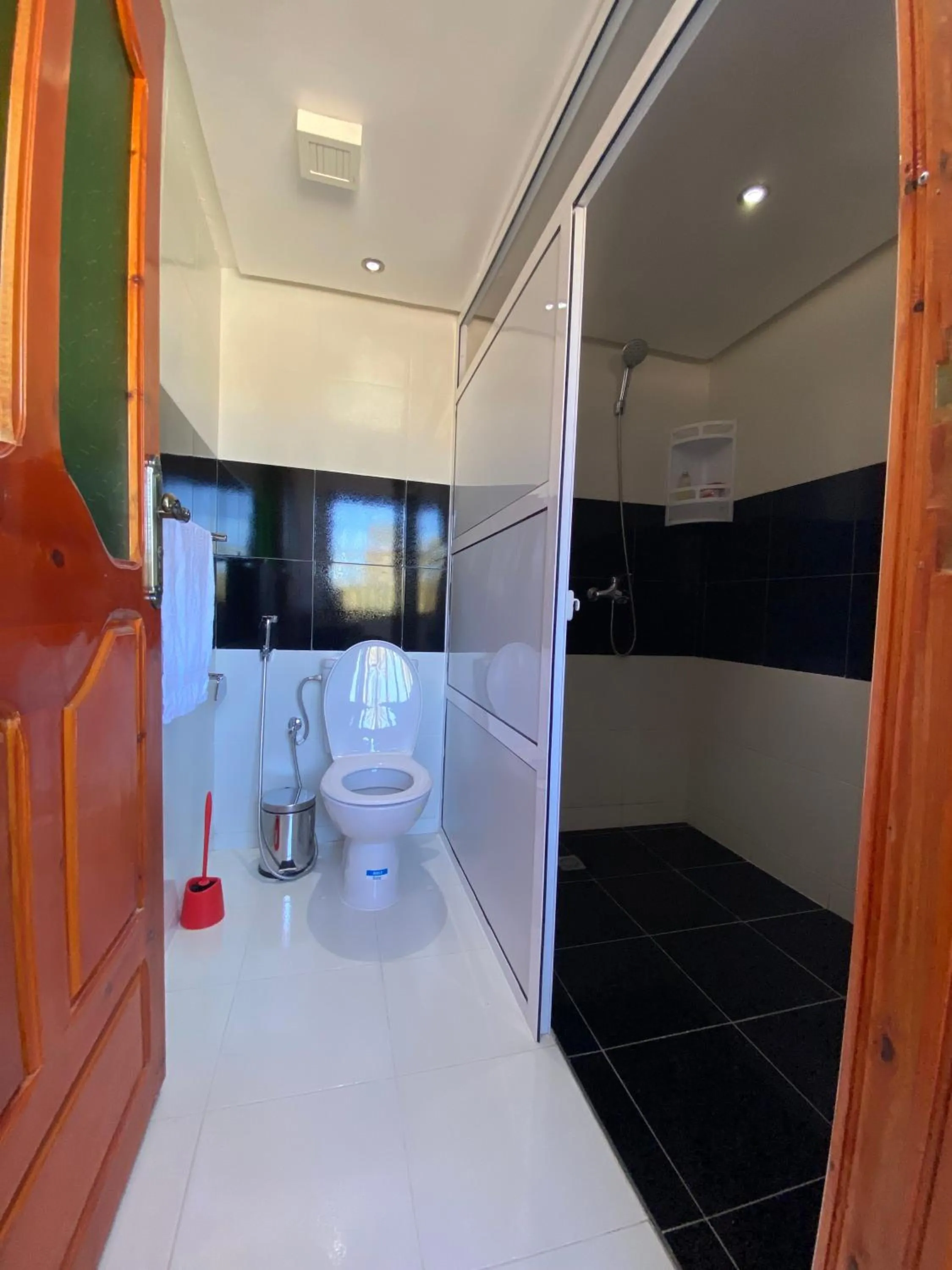 Shower in Kasbah Roseville