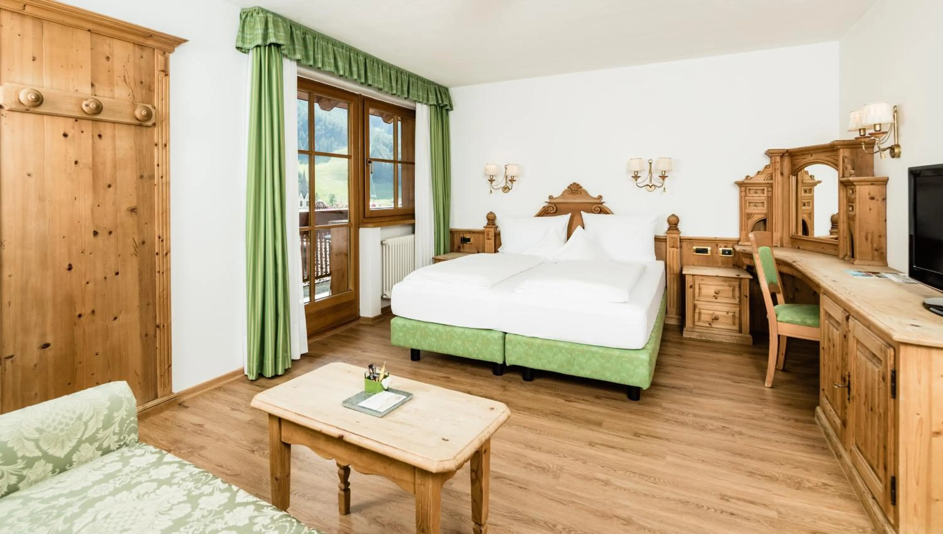 Photo of the whole room, Bed in Almhof Hotel Call