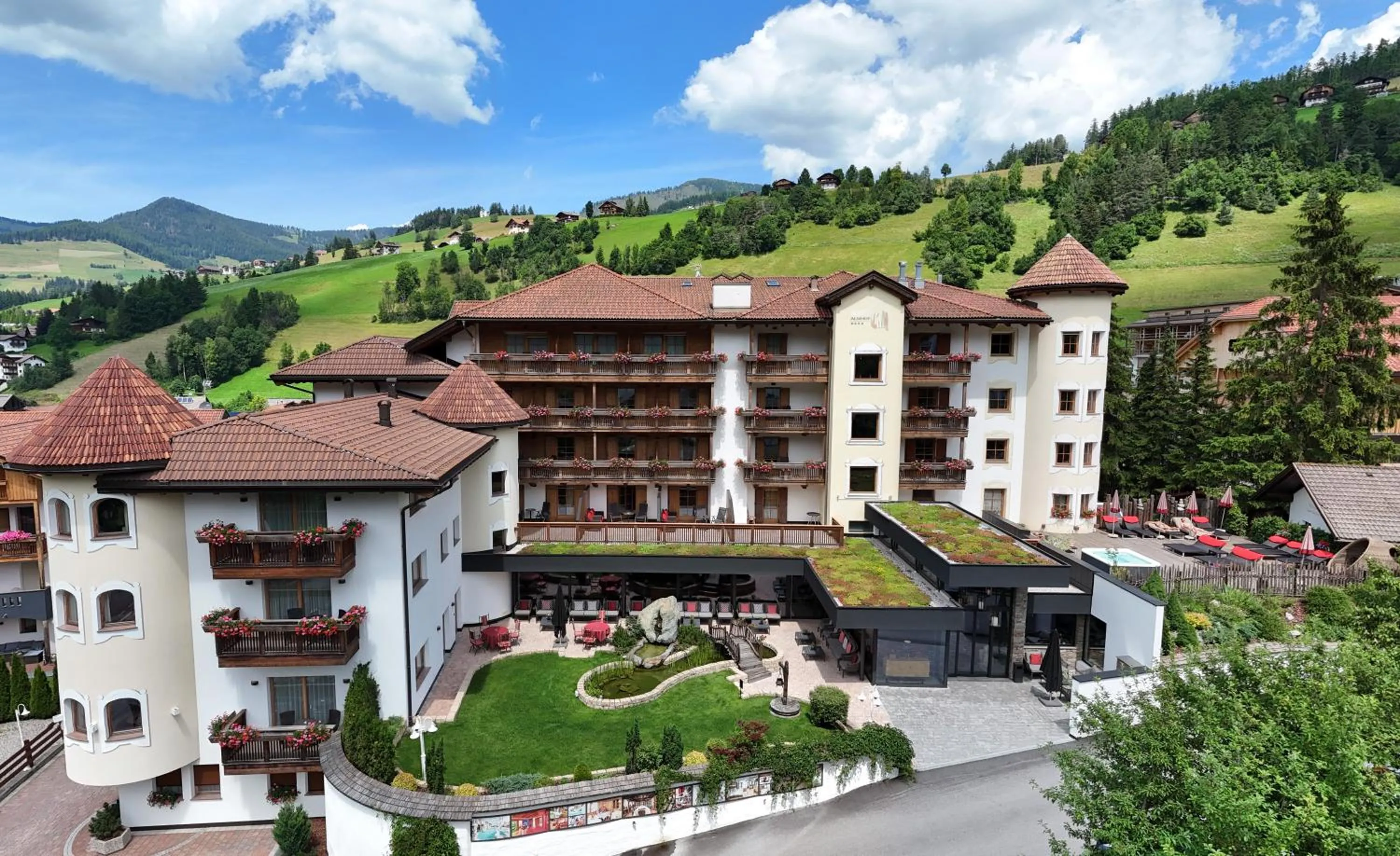 Facade/entrance in Almhof Hotel Call