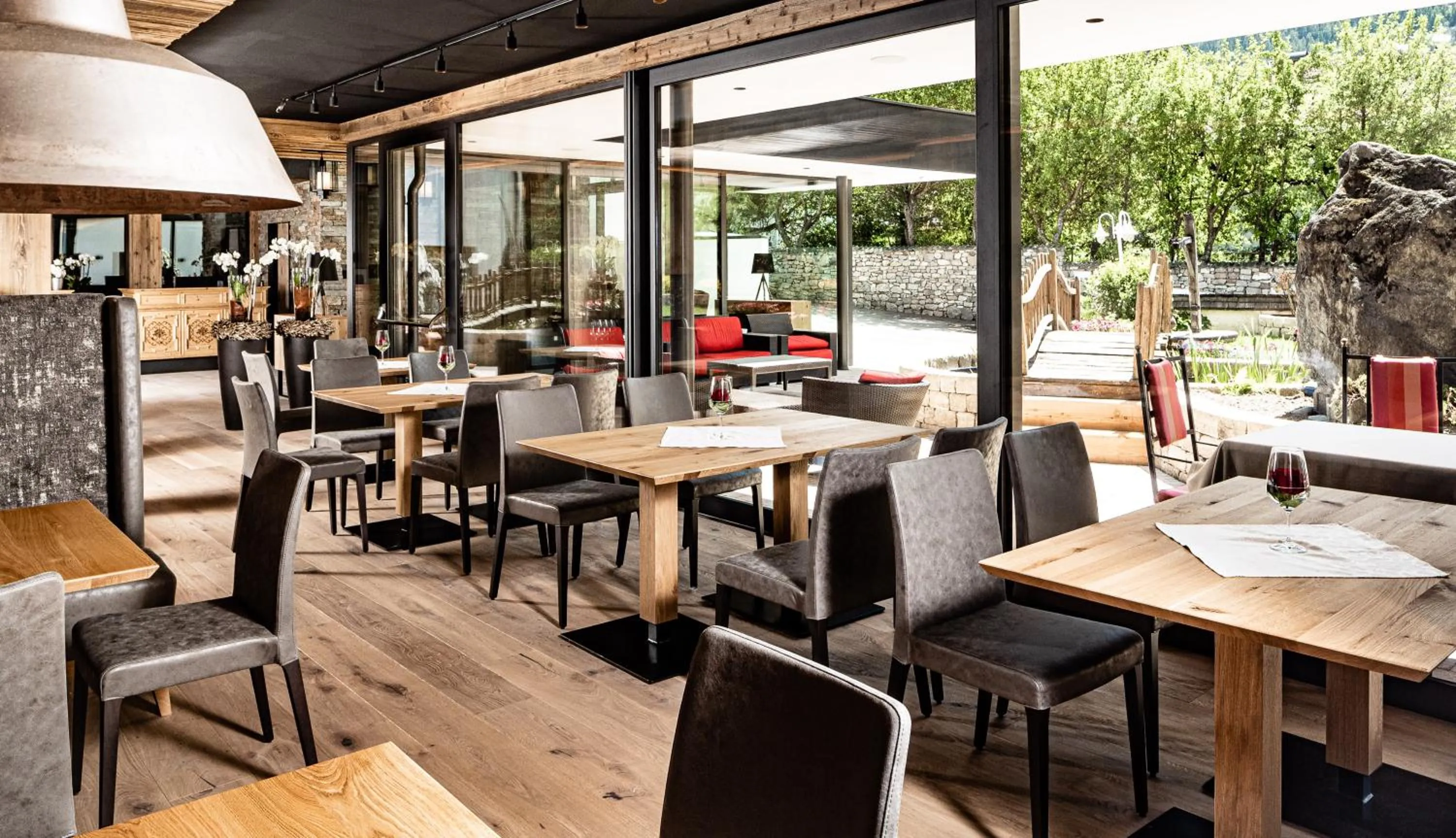 Restaurant/places to eat in Almhof Hotel Call