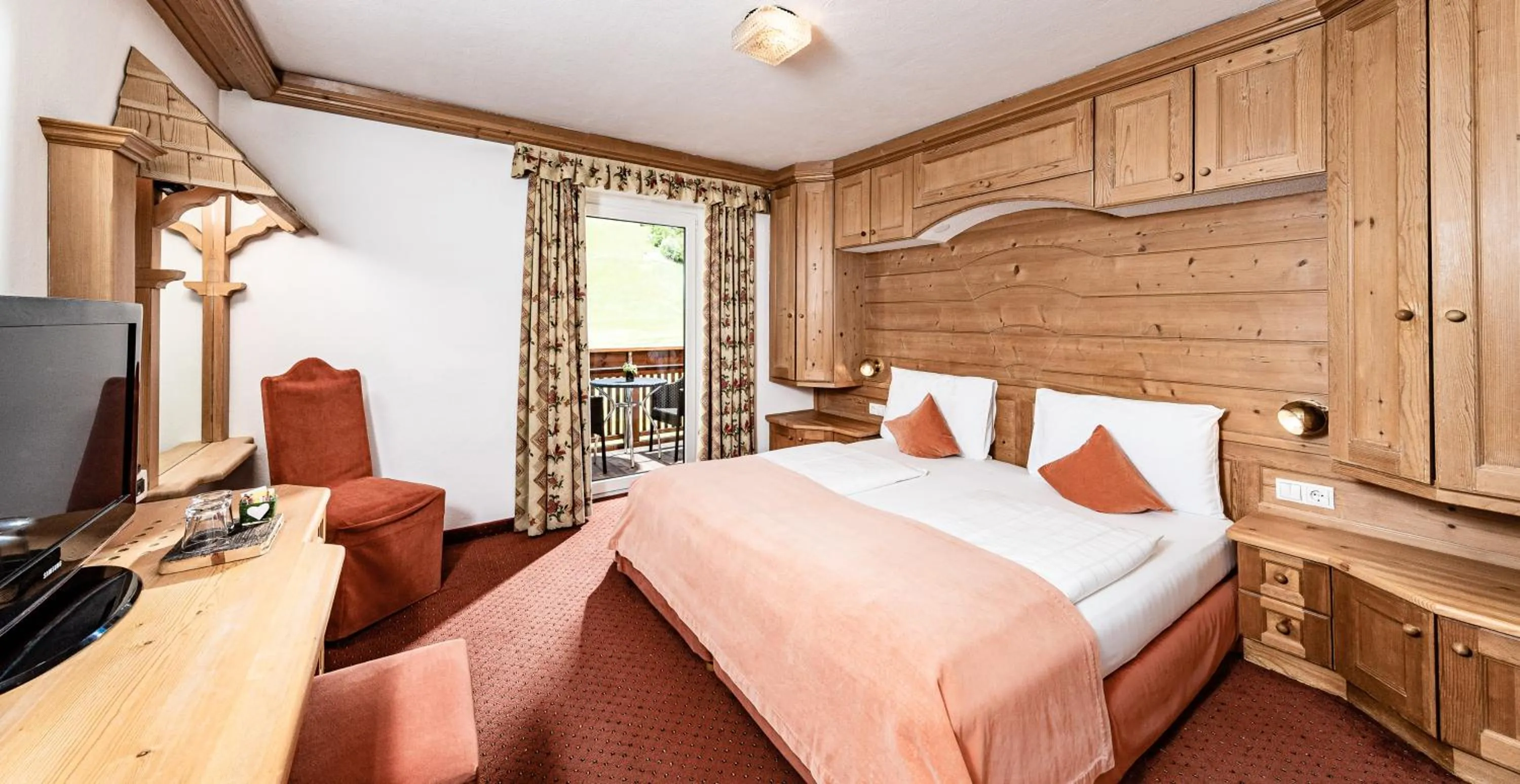 Photo of the whole room, Bed in Almhof Hotel Call