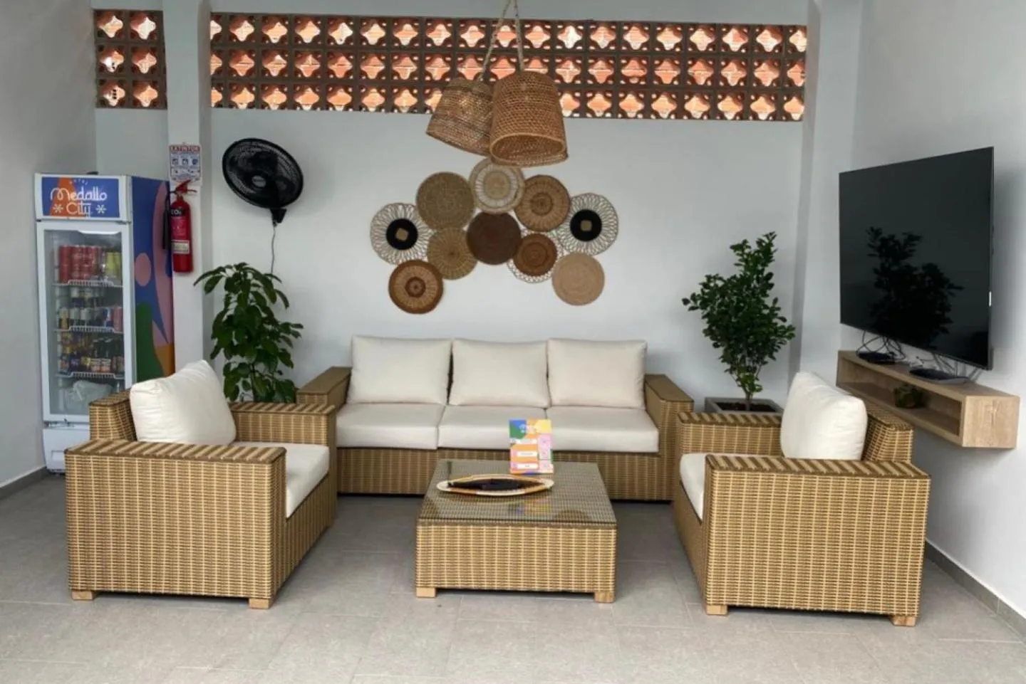 Communal lounge/ TV room in Hotel Medallo City