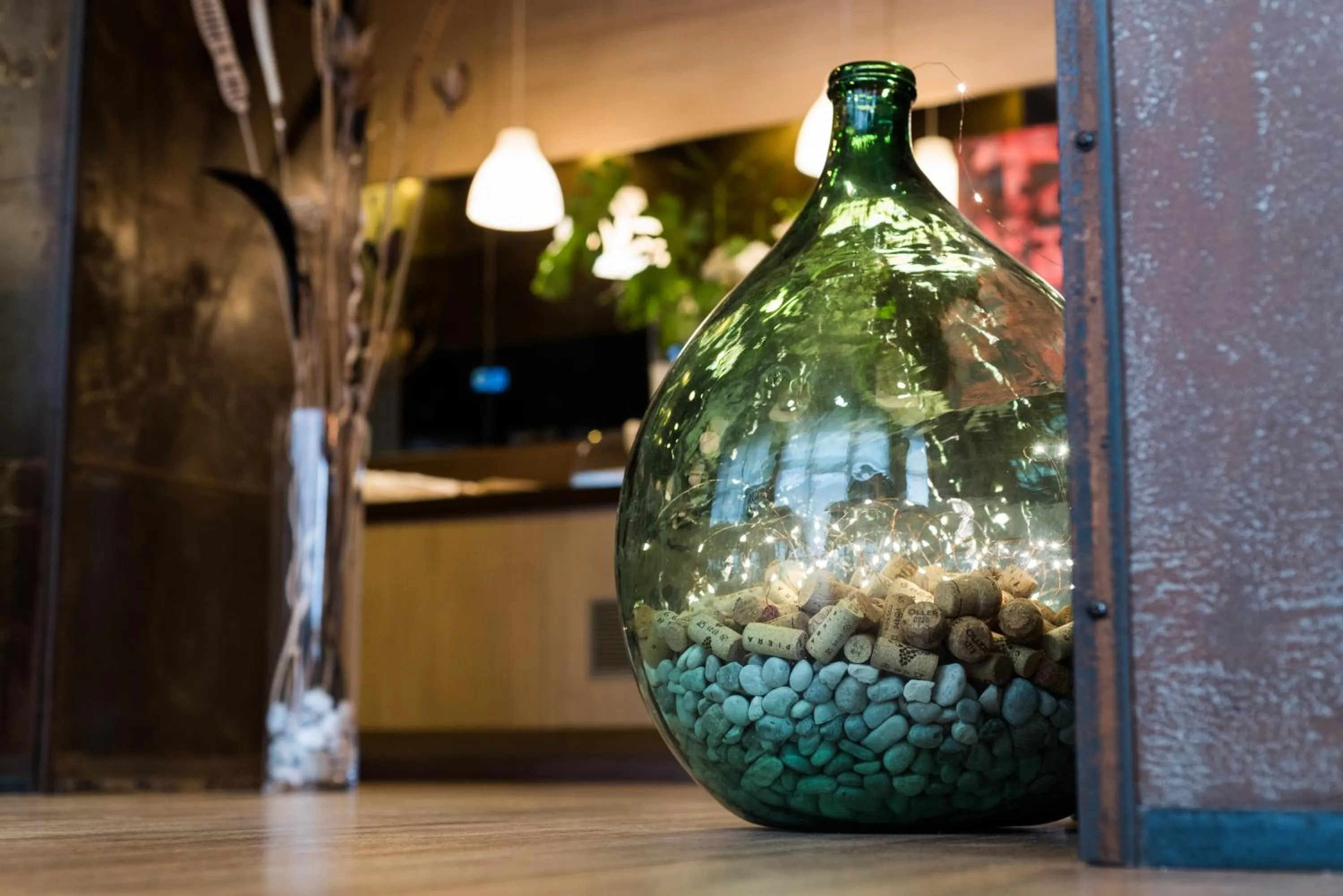 Restaurant/places to eat in Hotel Capital