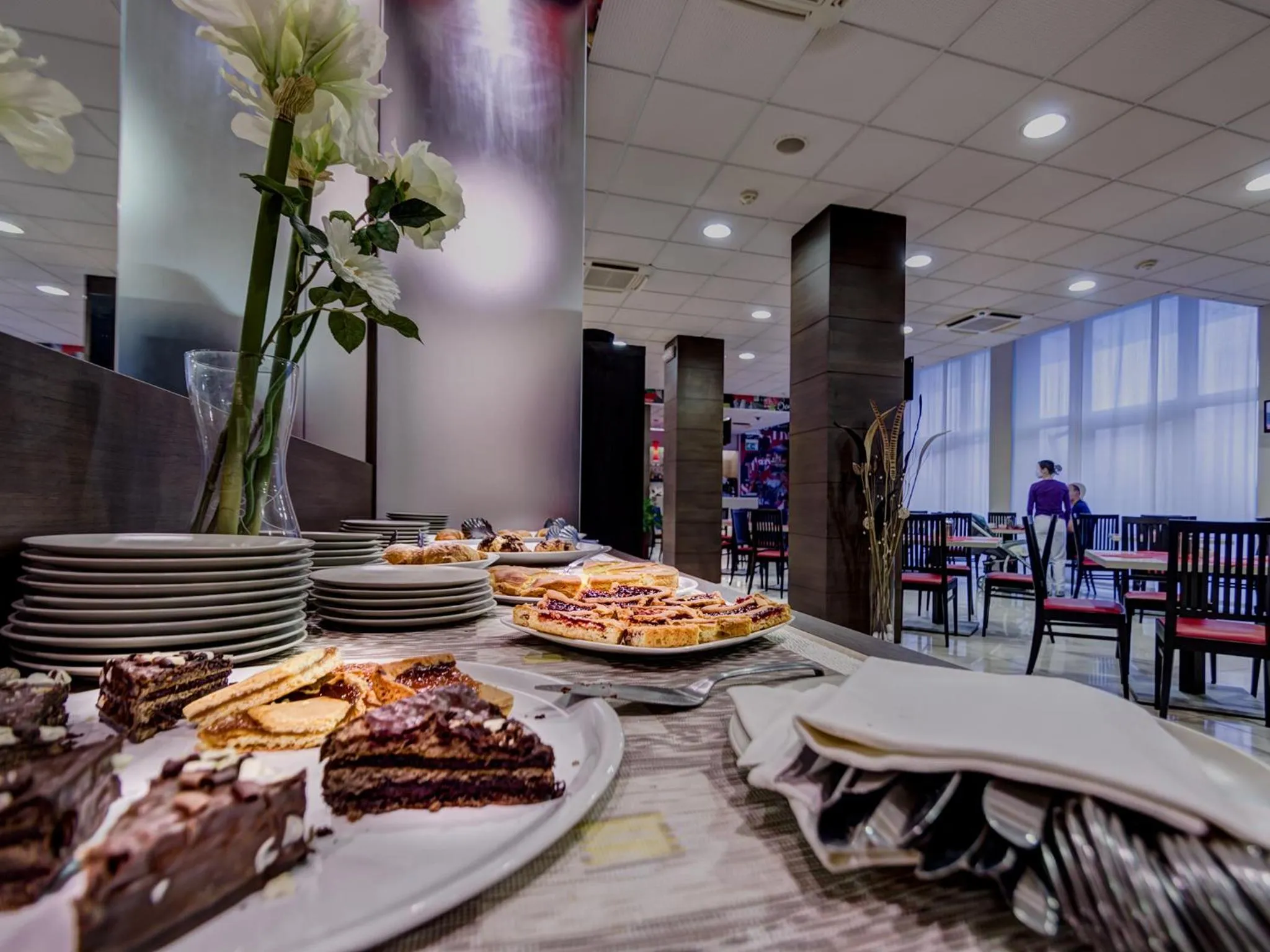 Restaurant/places to eat in Hotel Capital