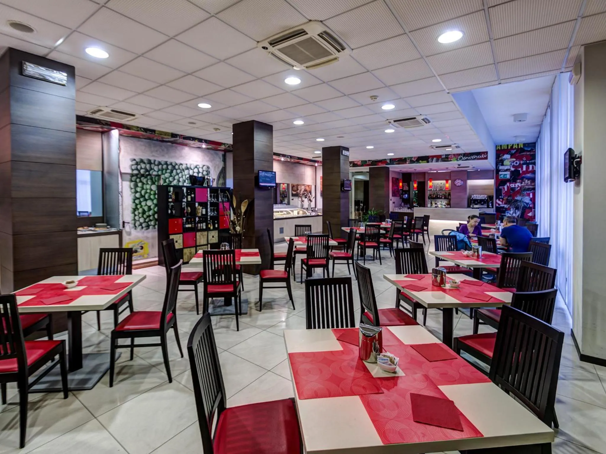 Restaurant/places to eat in Hotel Capital