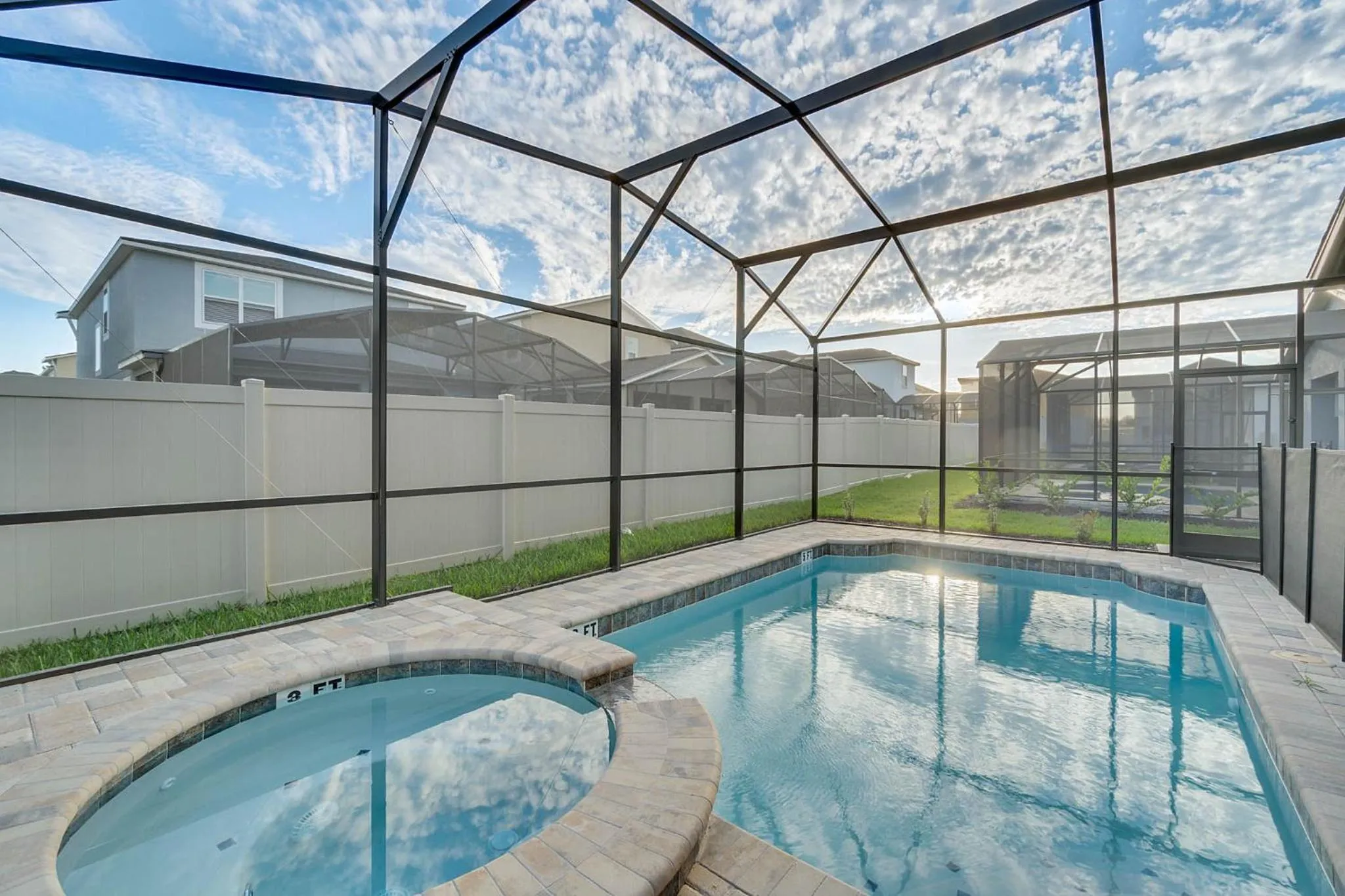 Property building in 5 Bedrooms 55 Bathrooms Solara 9026 Pc