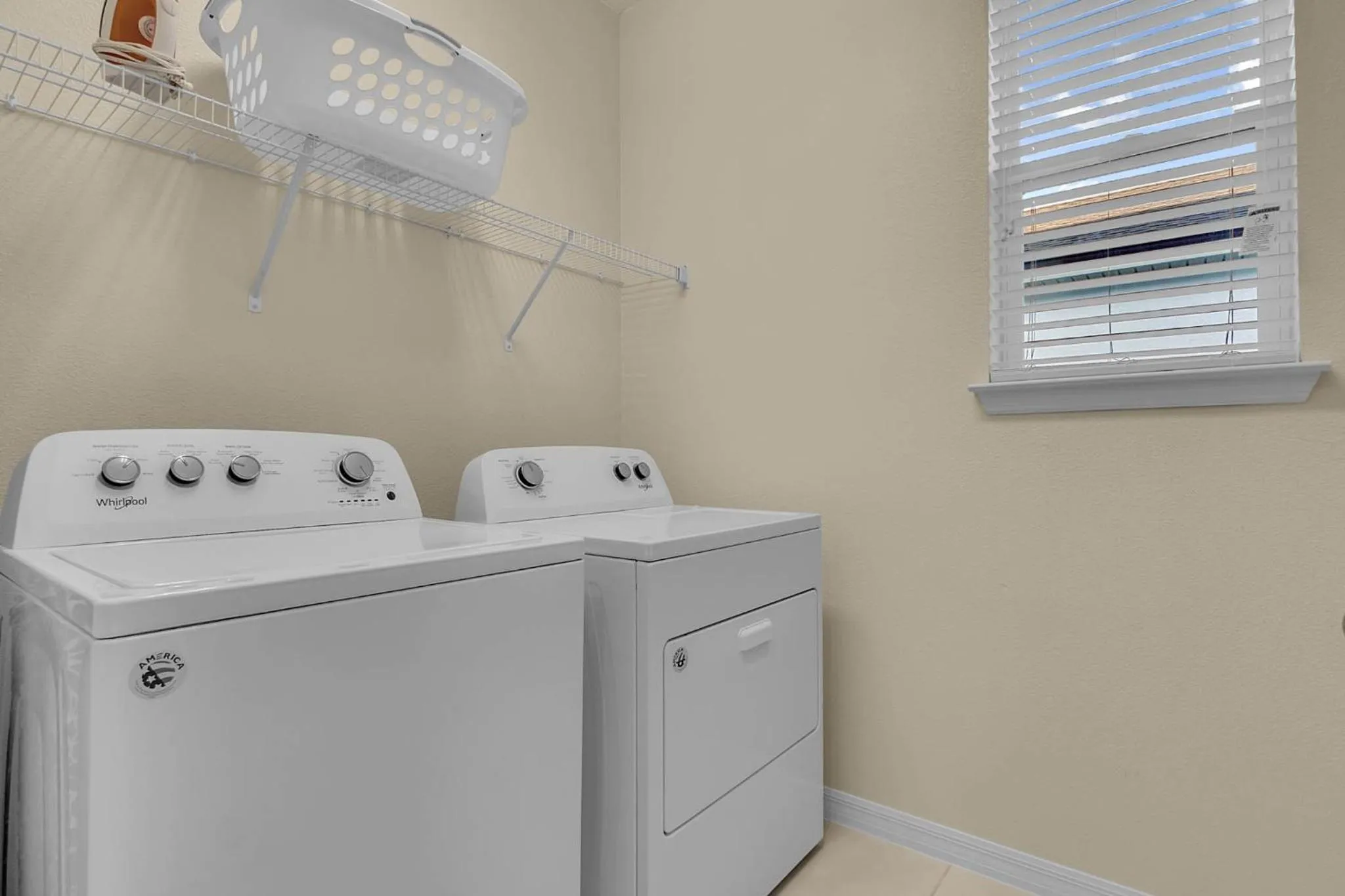 Property building in 5 Bedrooms 55 Bathrooms Solara 9026 Pc