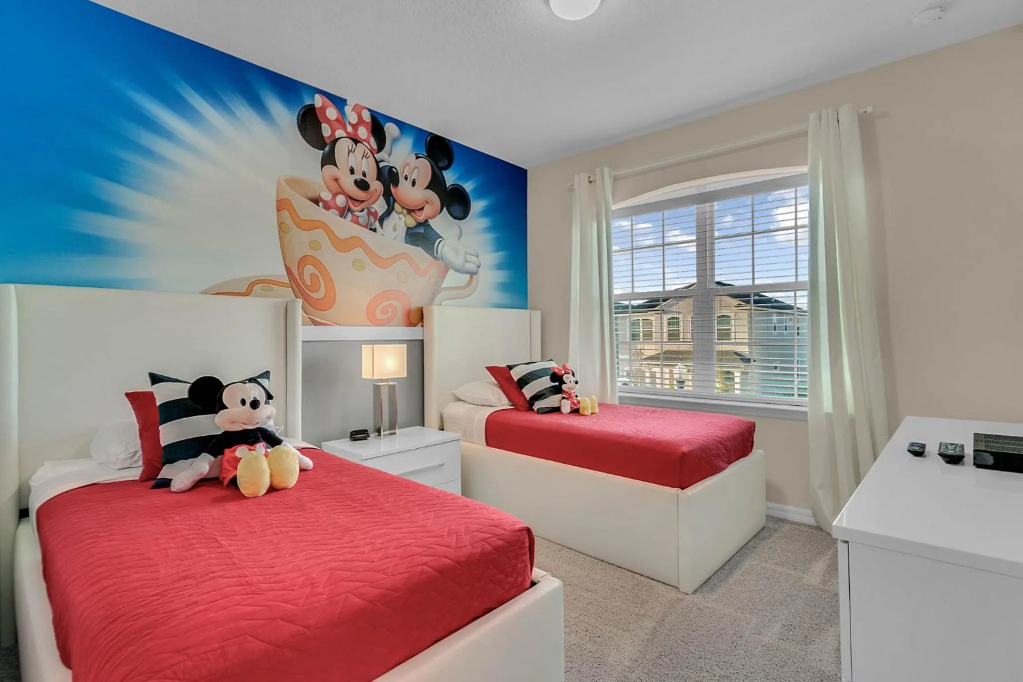 Property building, Bed in 5 Bedrooms 55 Bathrooms Solara 9026 Pc